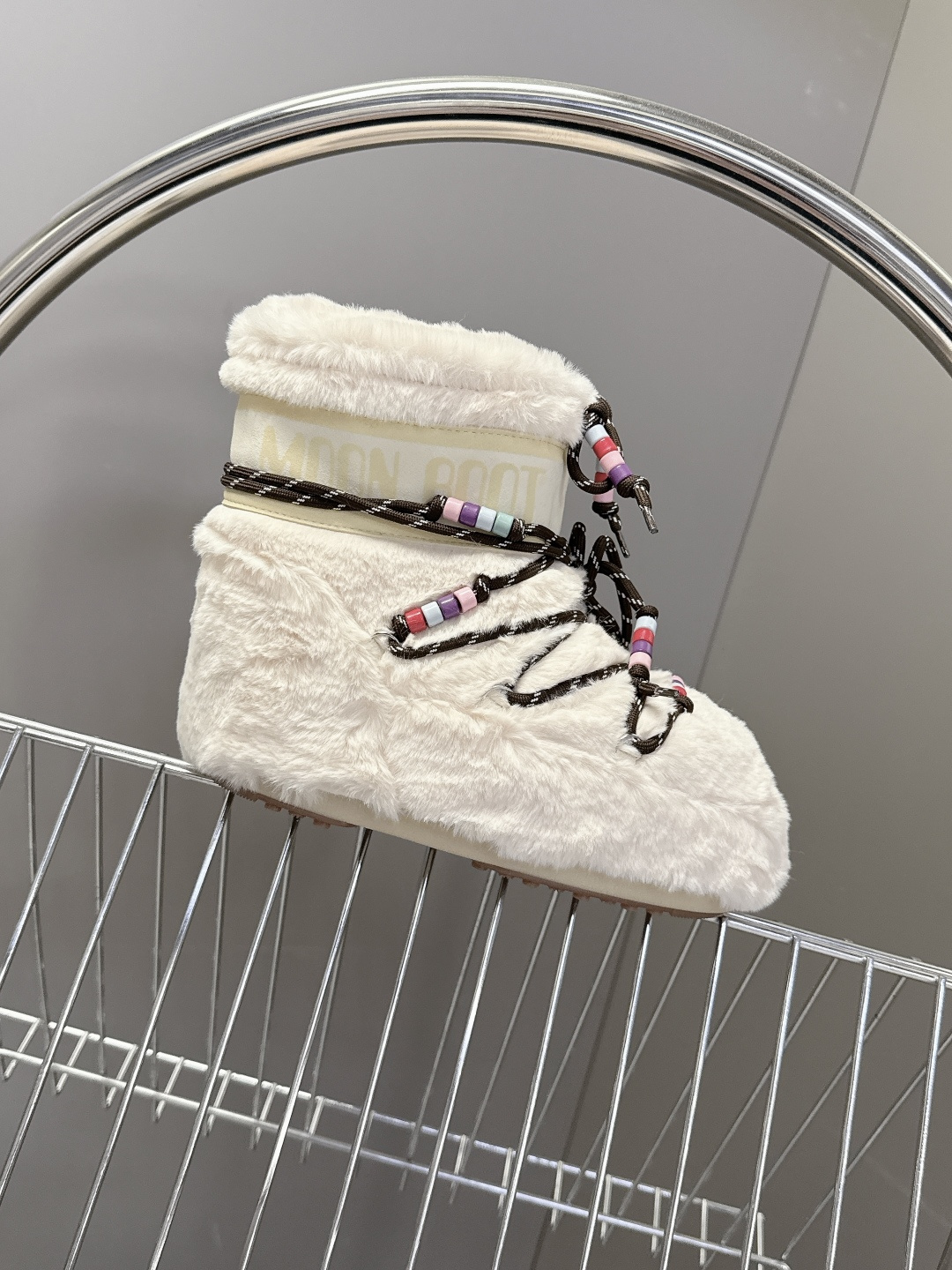 Moon Boot 秋冬最新款雪地靴 丑萌滑雪鞋超多明星网红种草 秋冬滑雪必备款 现在有一款更另类的雪地