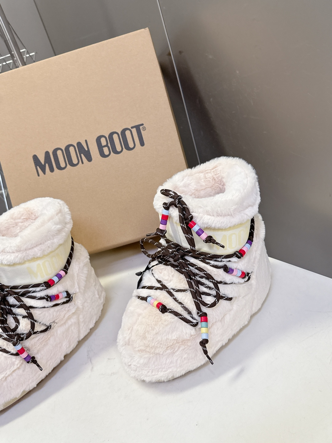 Moon Boot 秋冬最新款雪地靴 丑萌滑雪鞋超多明星网红种草 秋冬滑雪必备款 现在有一款更另类的雪地