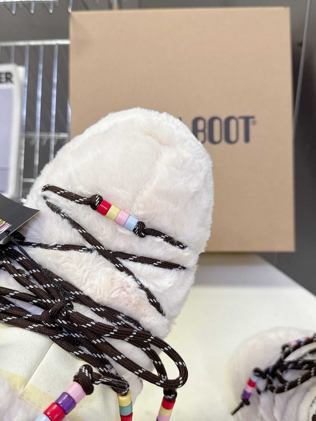 Moon Boot 秋冬最新款雪地靴 丑萌滑雪鞋超多明星网红种草 秋冬滑雪必备款 现在有一款更另类的雪地