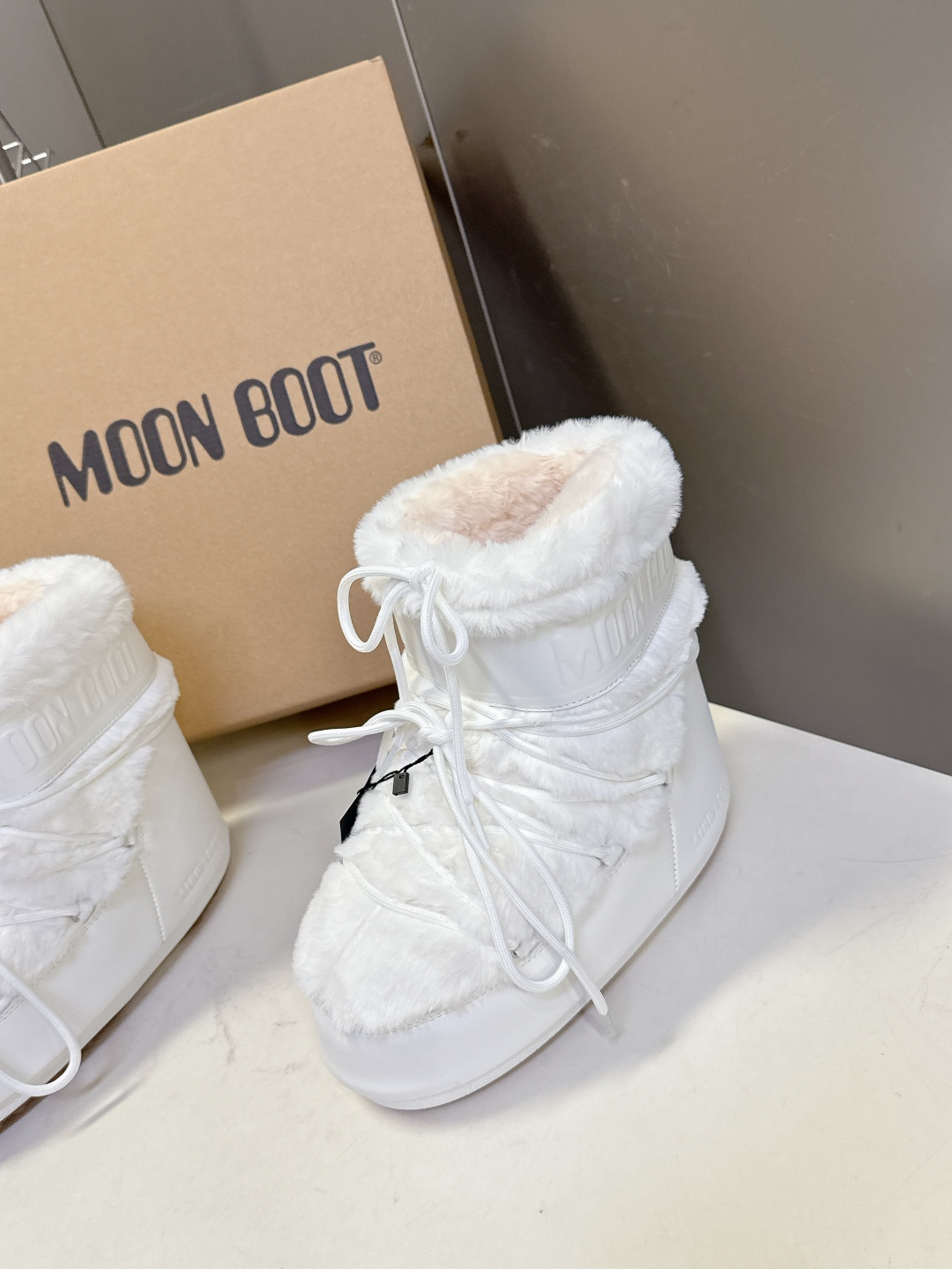 Moon Boot 秋冬最新款雪地靴 丑萌滑雪鞋超多明星网红种草 秋冬滑雪必备款 现在有一款更另类的雪地