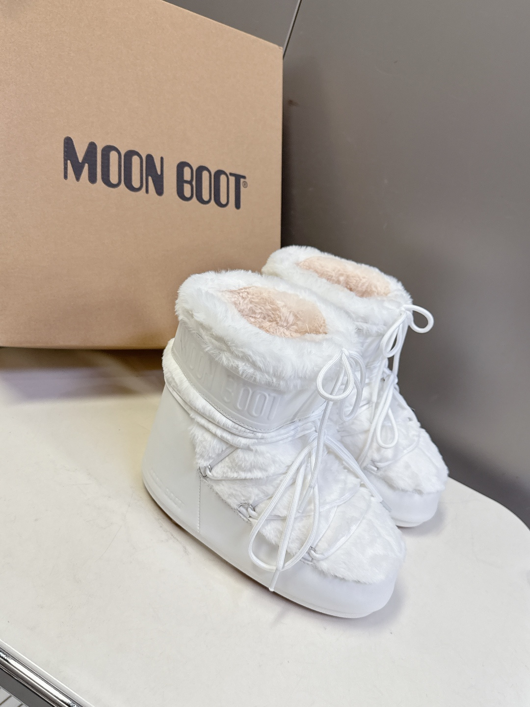 Moon Boot 秋冬最新款雪地靴 丑萌滑雪鞋超多明星网红种草 秋冬滑雪必备款 现在有一款更另类的雪地