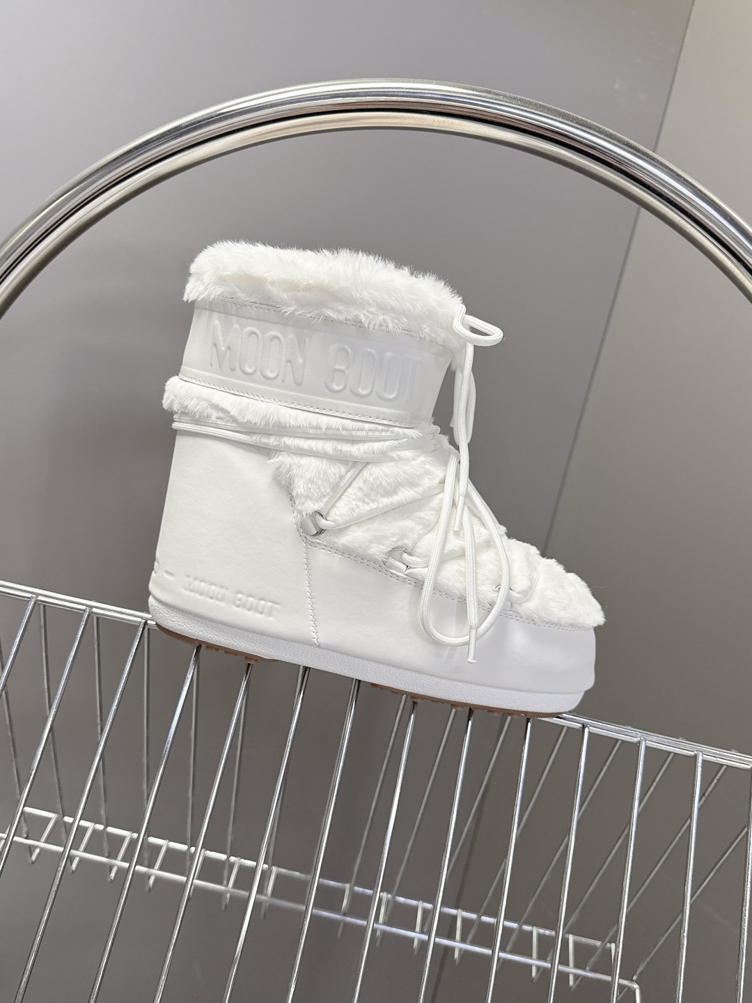 Moon Boot 秋冬最新款雪地靴 丑萌滑雪鞋超多明星网红种草 秋冬滑雪必备款 现在有一款更另类的雪地