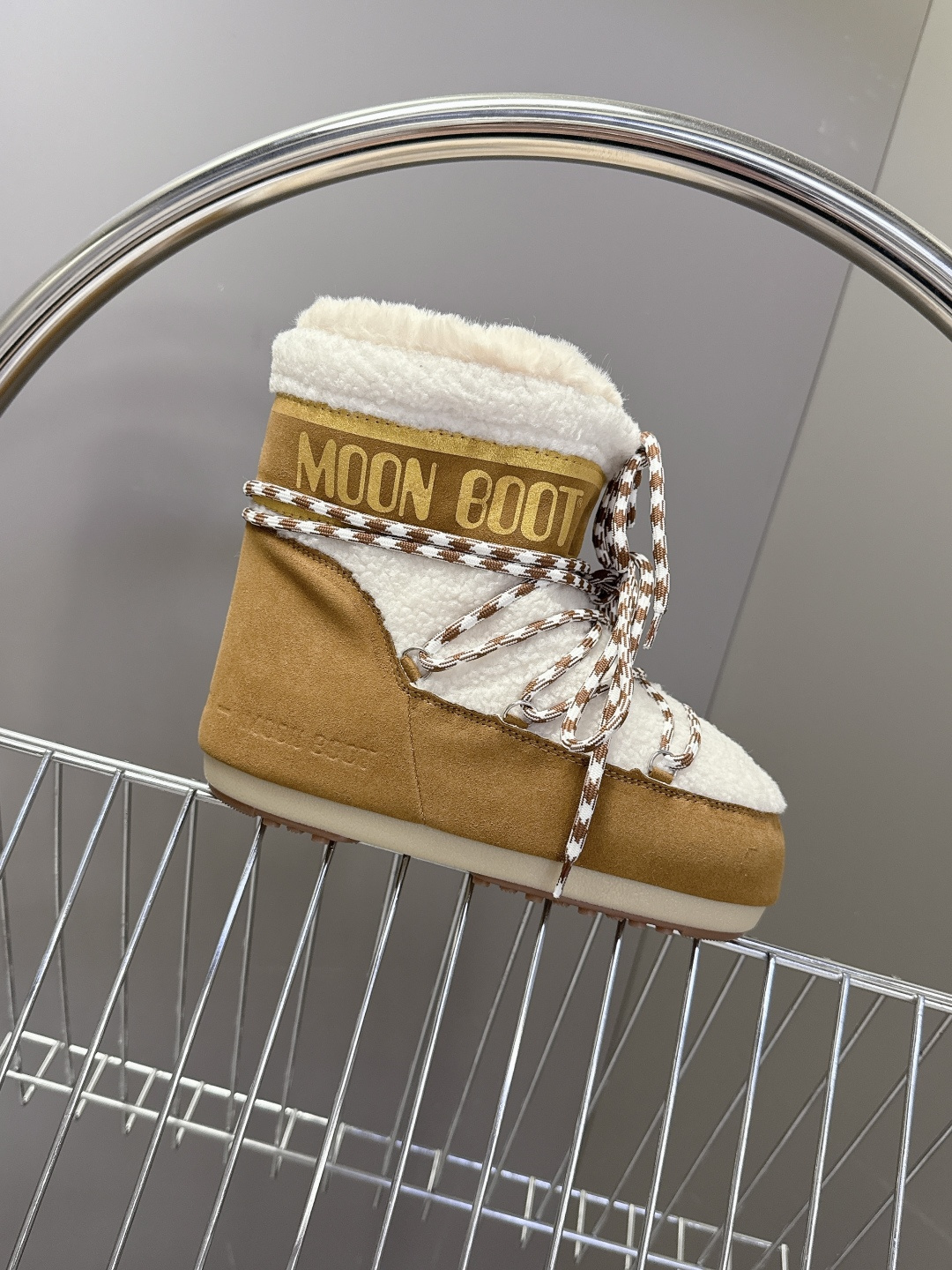 Moon Boot 秋冬最新款雪地靴 丑萌滑雪鞋超多明星网红种草 秋冬滑雪必备款 现在有一款更另类的雪地