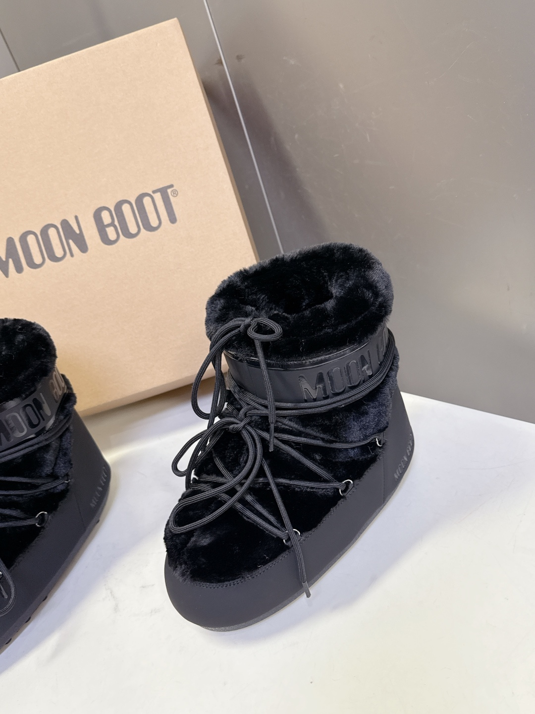 Moon Boot 秋冬最新款雪地靴 丑萌滑雪鞋超多明星网红种草 秋冬滑雪必备款 现在有一款更另类的雪地