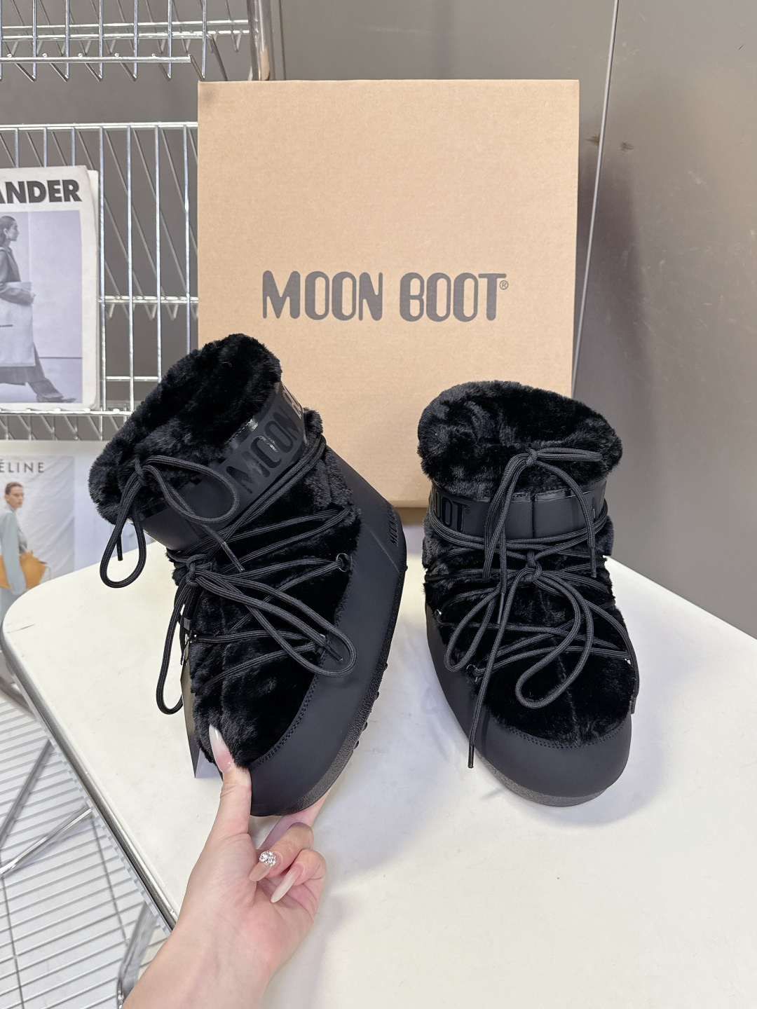 Moon Boot 秋冬最新款雪地靴 丑萌滑雪鞋超多明星网红种草 秋冬滑雪必备款 现在有一款更另类的雪地