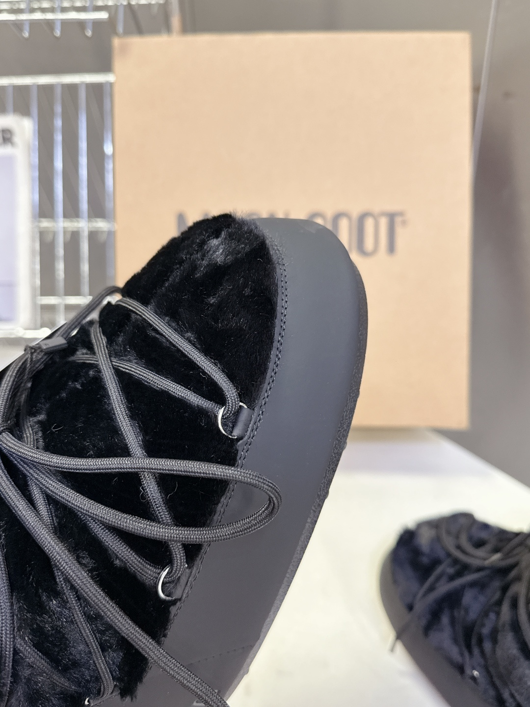 Moon Boot 秋冬最新款雪地靴 丑萌滑雪鞋超多明星网红种草 秋冬滑雪必备款 现在有一款更另类的雪地