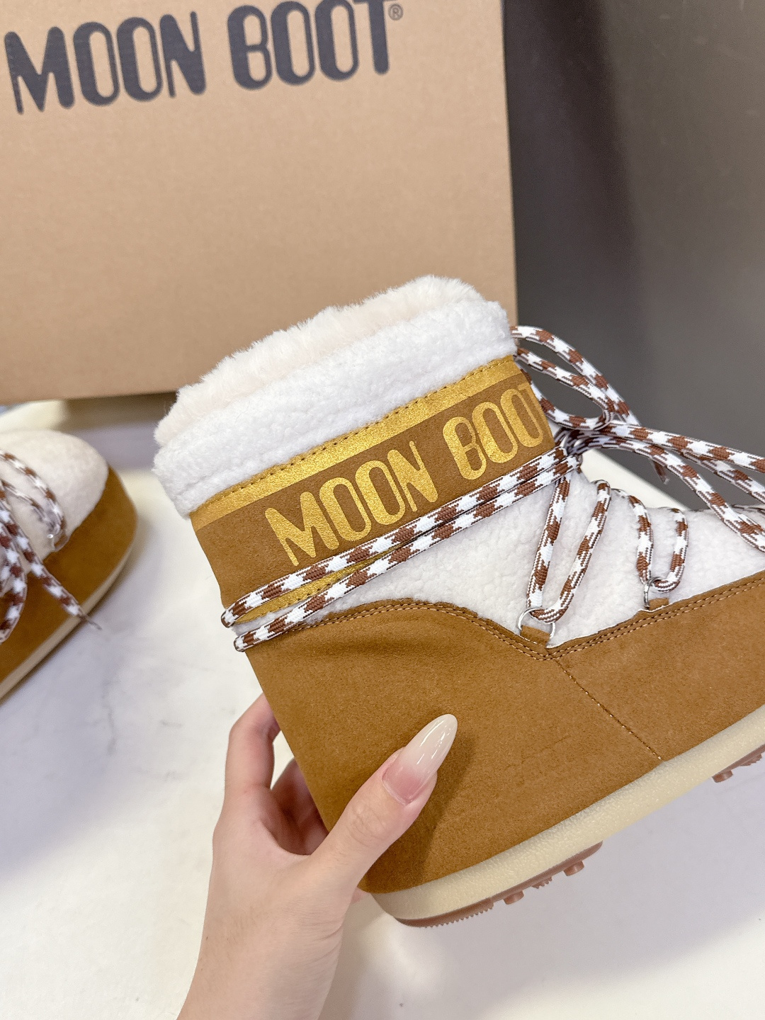 Moon Boot 秋冬最新款雪地靴 丑萌滑雪鞋超多明星网红种草 秋冬滑雪必备款 现在有一款更另类的雪地