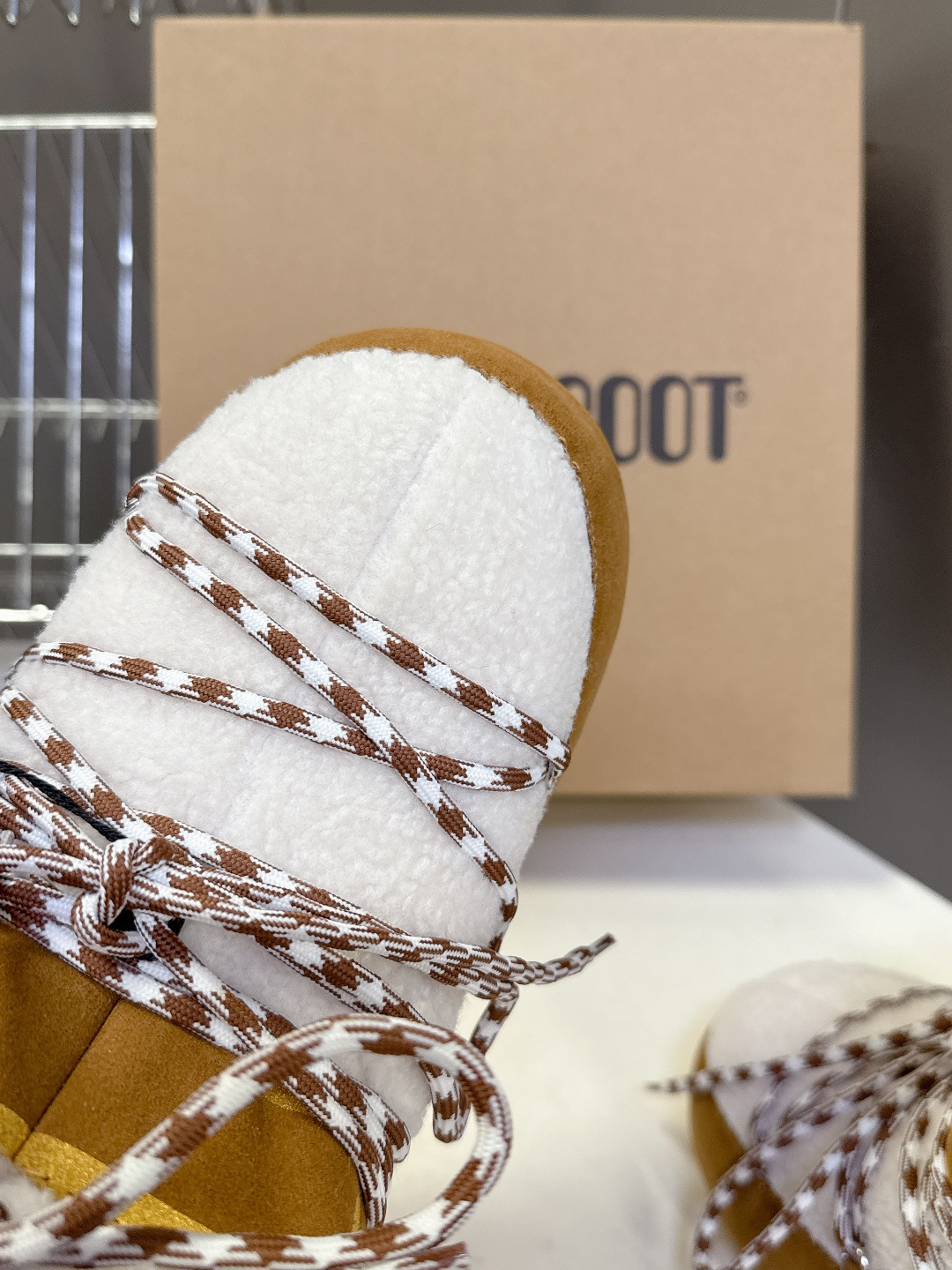 Moon Boot 秋冬最新款雪地靴 丑萌滑雪鞋超多明星网红种草 秋冬滑雪必备款 现在有一款更另类的雪地