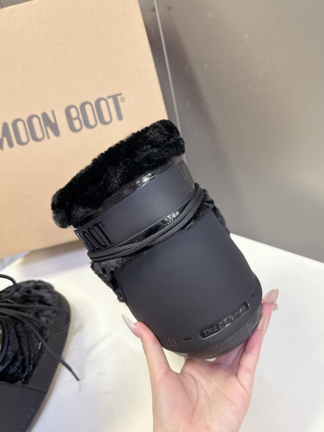 Moon Boot 秋冬最新款雪地靴 丑萌滑雪鞋超多明星网红种草 秋冬滑雪必备款 现在有一款更另类的雪地
