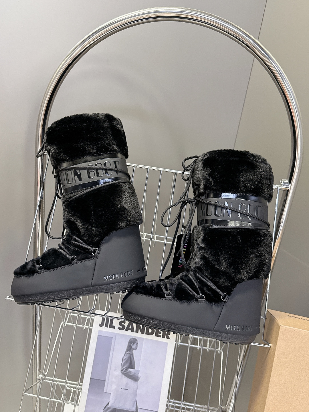 Moon Boot 秋冬最新款雪地靴 丑萌滑雪鞋超多明星网红种草 秋冬滑雪必备款 现在有一款更另类的雪地