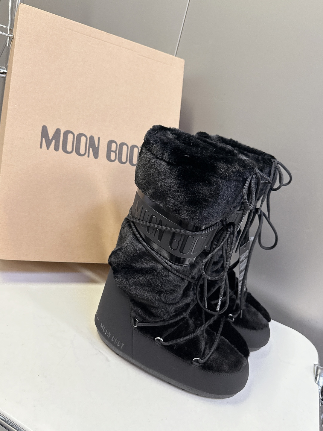 Moon Boot 秋冬最新款雪地靴 丑萌滑雪鞋超多明星网红种草 秋冬滑雪必备款 现在有一款更另类的雪地