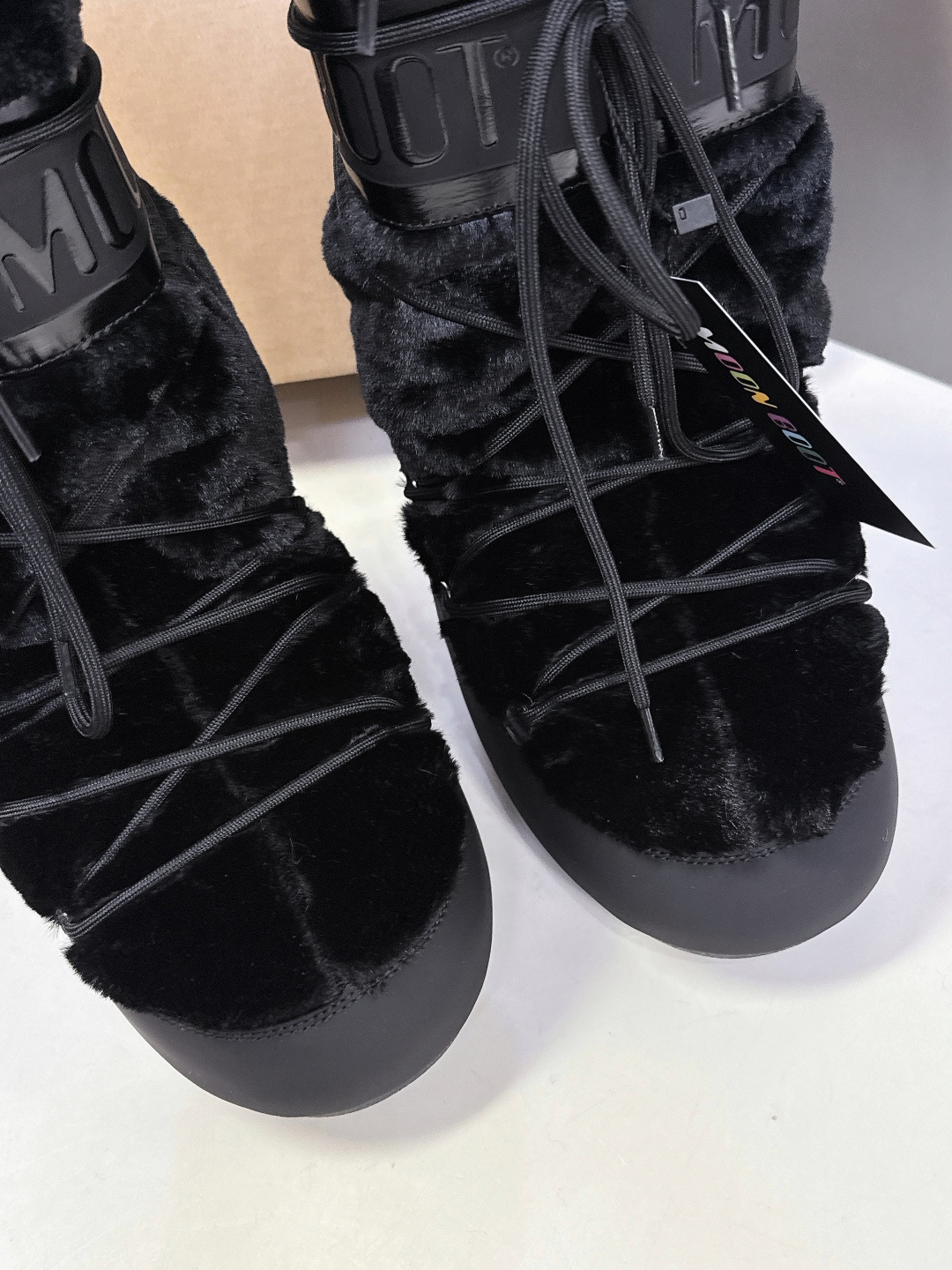 Moon Boot 秋冬最新款雪地靴 丑萌滑雪鞋超多明星网红种草 秋冬滑雪必备款 现在有一款更另类的雪地