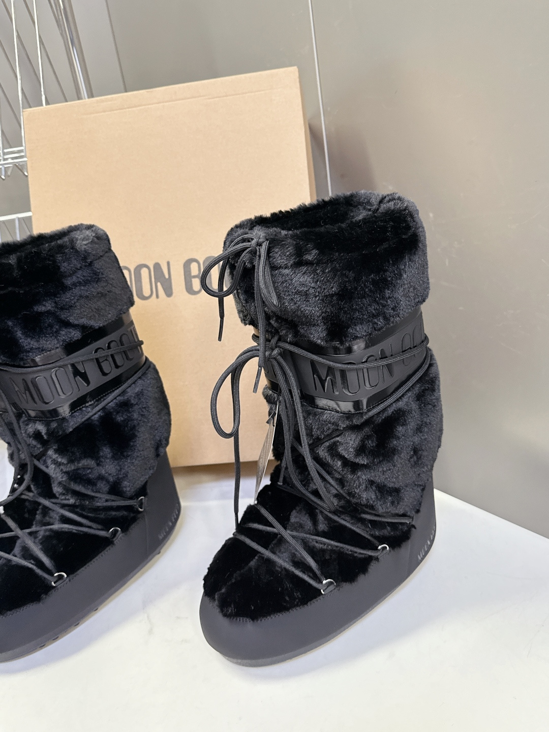 Moon Boot 秋冬最新款雪地靴 丑萌滑雪鞋超多明星网红种草 秋冬滑雪必备款 现在有一款更另类的雪地