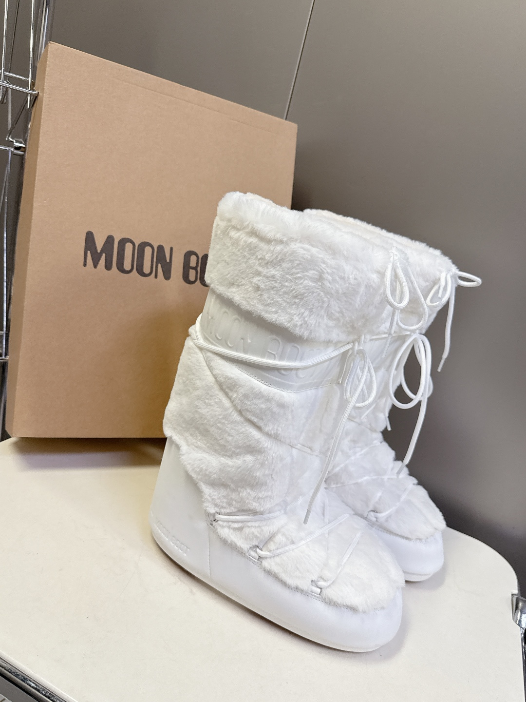 Moon Boot 秋冬最新款雪地靴 丑萌滑雪鞋超多明星网红种草 秋冬滑雪必备款 现在有一款更另类的雪地