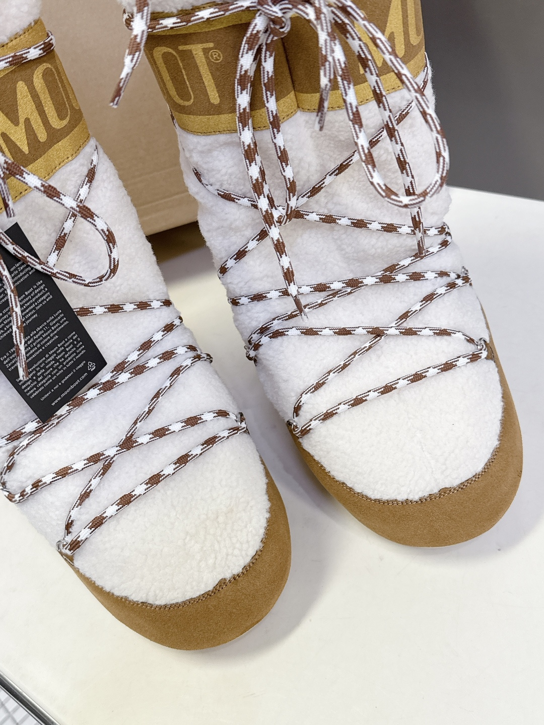 Moon Boot 秋冬最新款雪地靴 丑萌滑雪鞋超多明星网红种草 秋冬滑雪必备款 现在有一款更另类的雪地