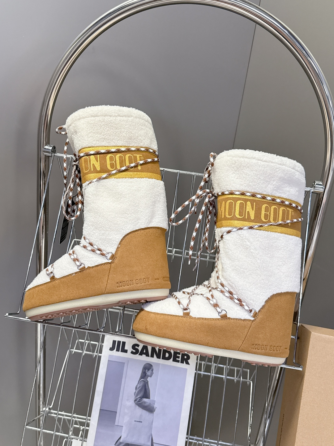 Moon Boot 秋冬最新款雪地靴 丑萌滑雪鞋超多明星网红种草 秋冬滑雪必备款 现在有一款更另类的雪地