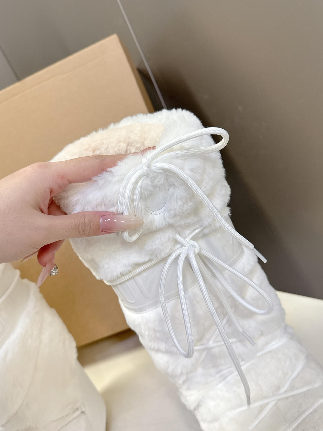 Moon Boot 秋冬最新款雪地靴 丑萌滑雪鞋超多明星网红种草 秋冬滑雪必备款 现在有一款更另类的雪地