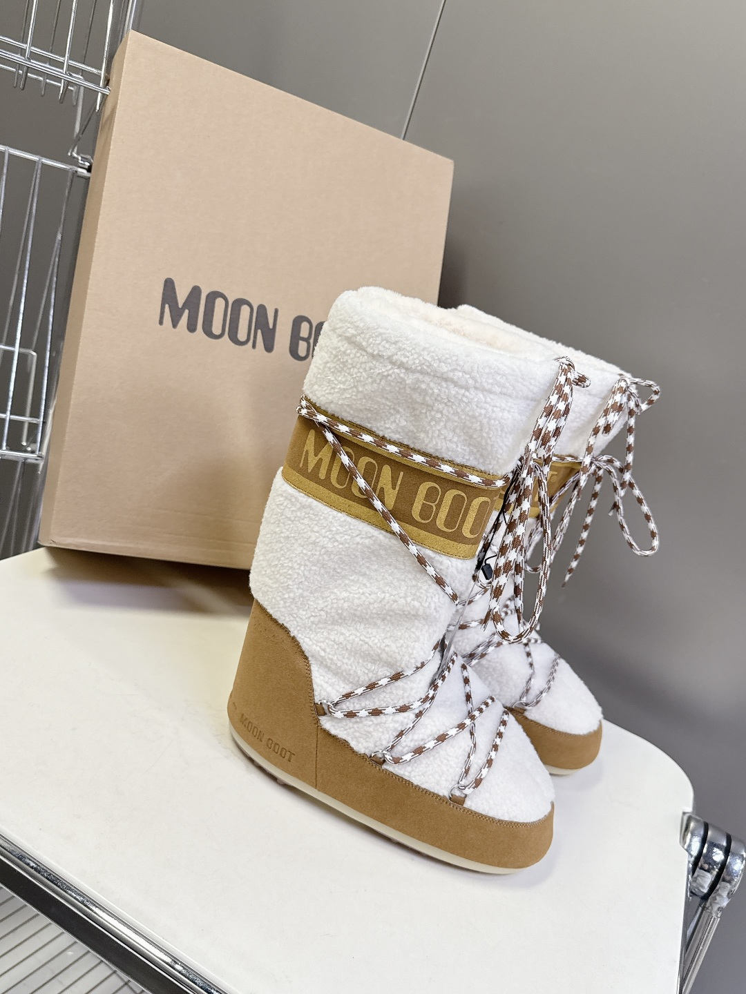 Moon Boot 秋冬最新款雪地靴 丑萌滑雪鞋超多明星网红种草 秋冬滑雪必备款 现在有一款更另类的雪地
