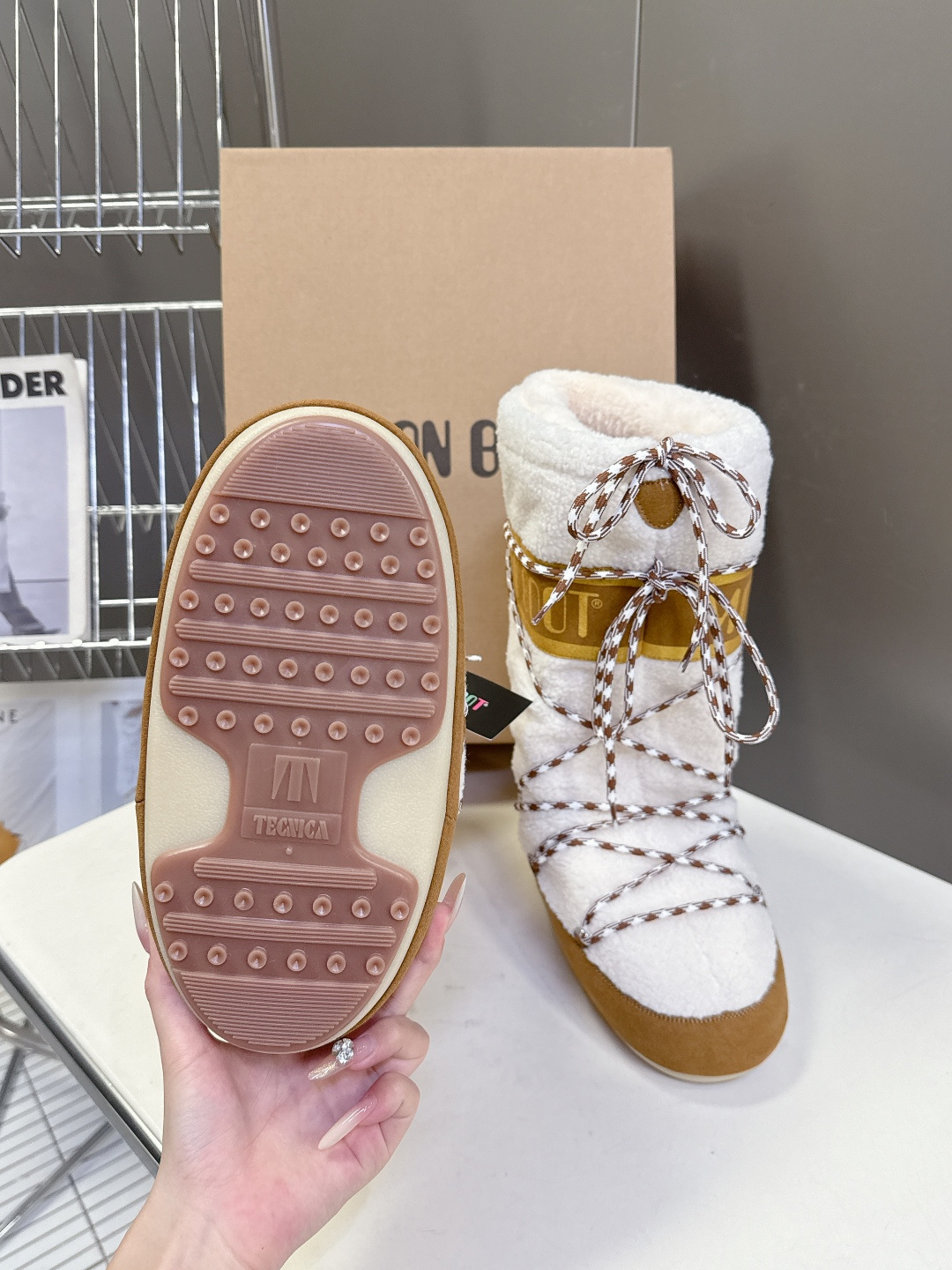 Moon Boot 秋冬最新款雪地靴 丑萌滑雪鞋超多明星网红种草 秋冬滑雪必备款 现在有一款更另类的雪地