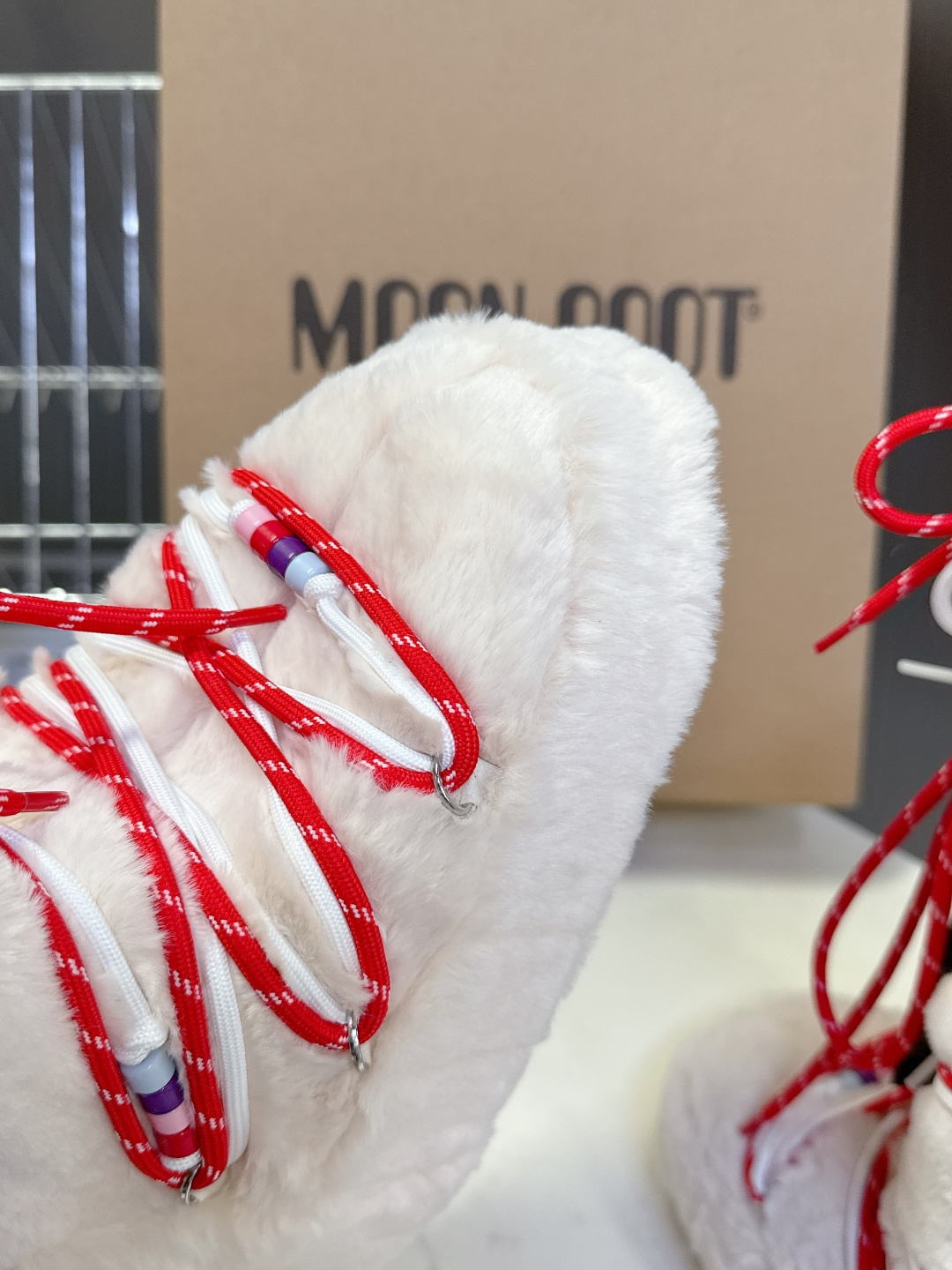 Moon Boot 秋冬最新款雪地靴 丑萌滑雪鞋超多明星网红种草 秋冬滑雪必备款 现在有一款更另类的雪地