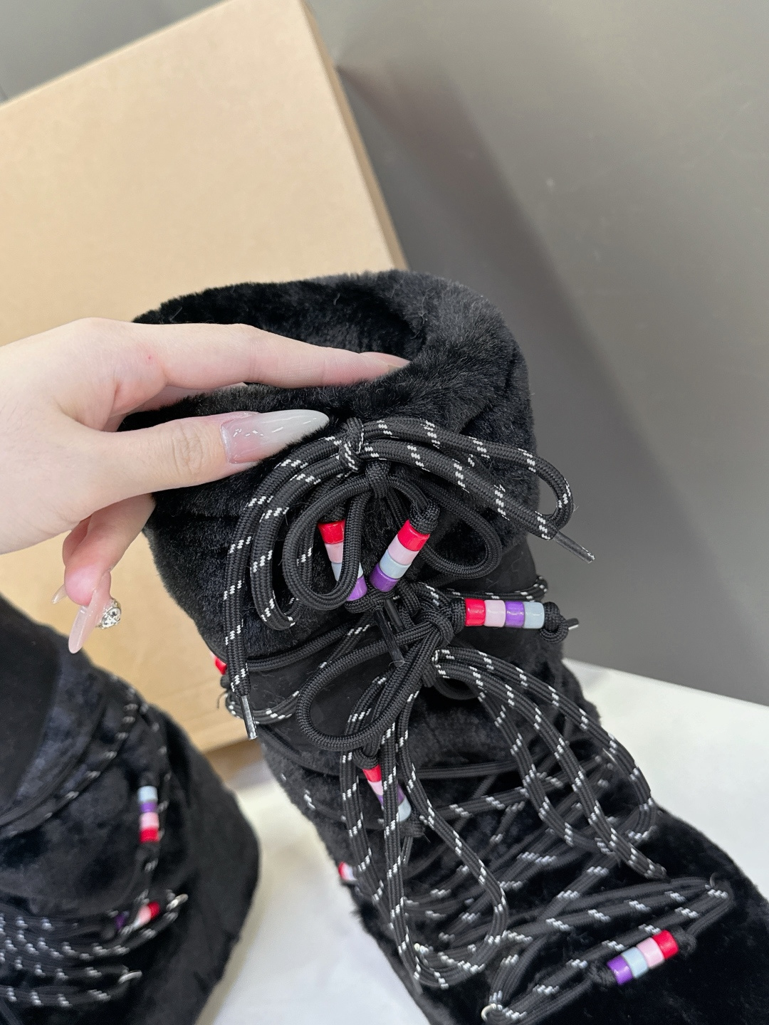 Moon Boot 秋冬最新款雪地靴 丑萌滑雪鞋超多明星网红种草 秋冬滑雪必备款 现在有一款更另类的雪地