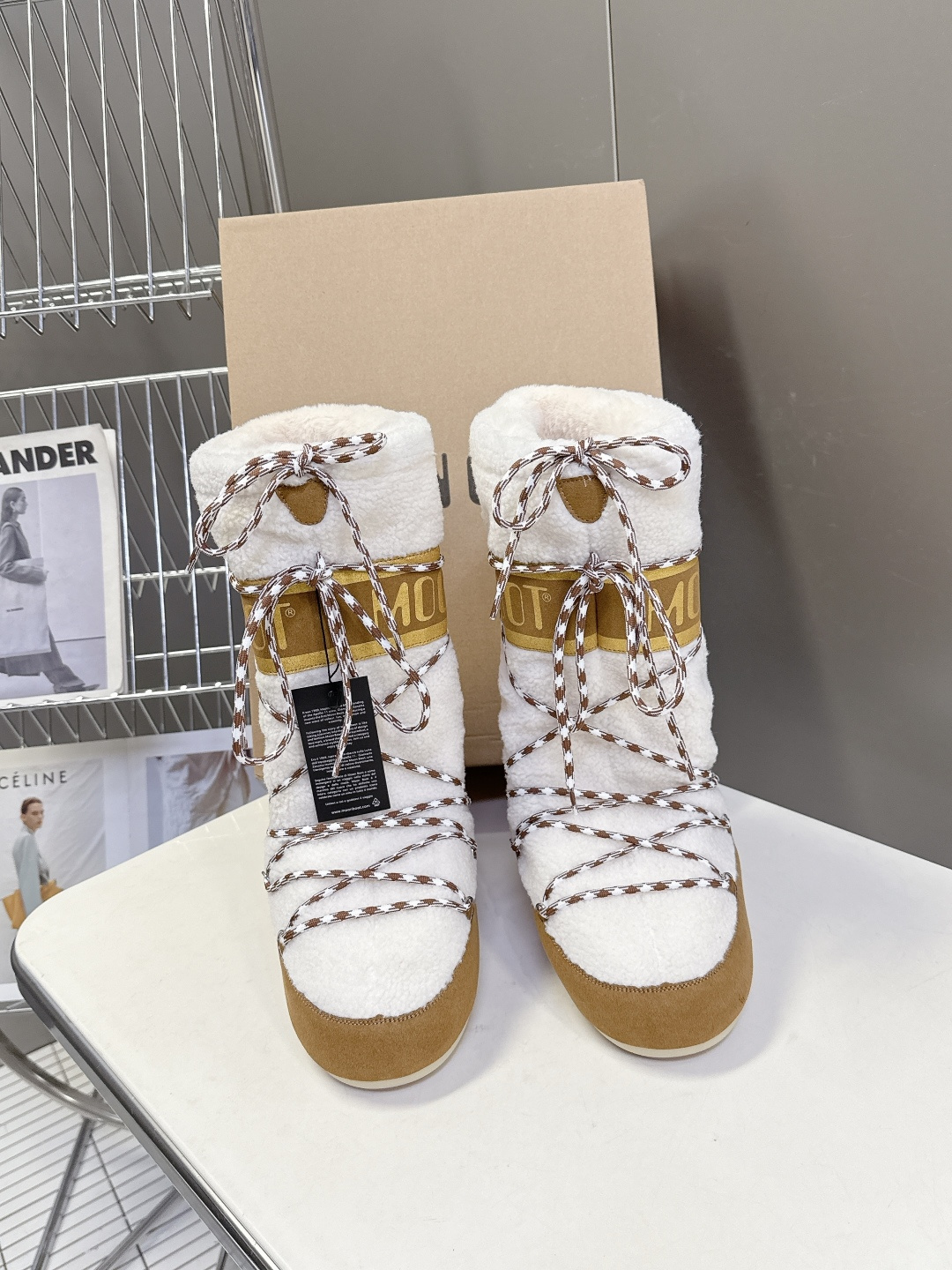 Moon Boot 秋冬最新款雪地靴 丑萌滑雪鞋超多明星网红种草 秋冬滑雪必备款 现在有一款更另类的雪地