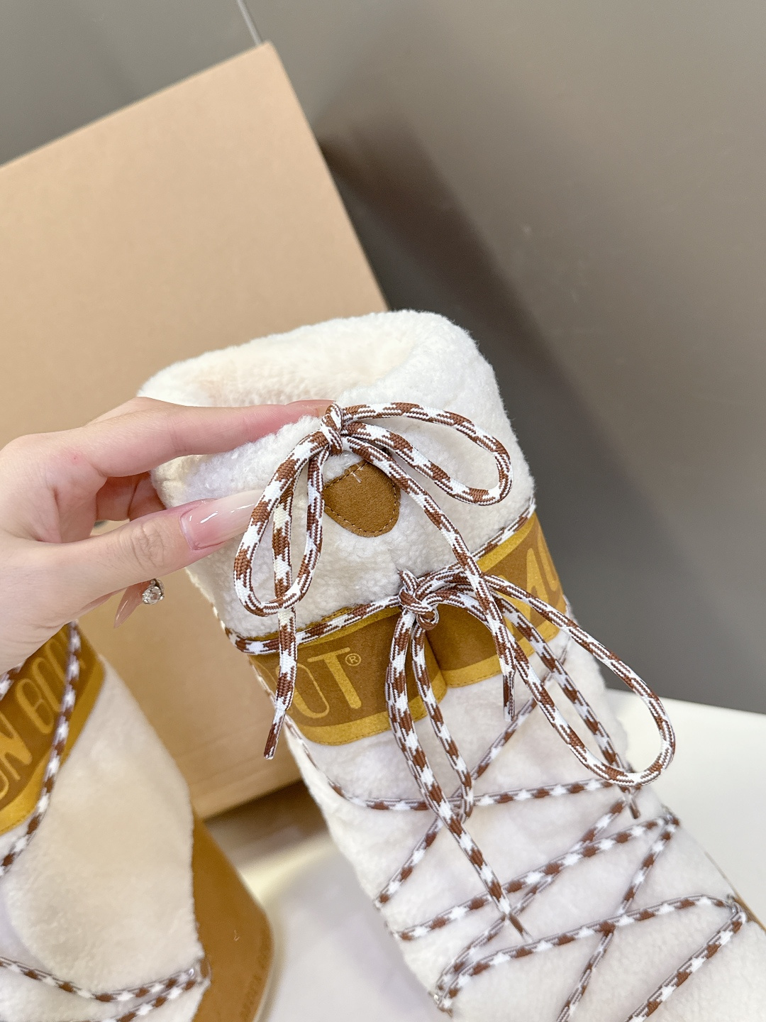 Moon Boot 秋冬最新款雪地靴 丑萌滑雪鞋超多明星网红种草 秋冬滑雪必备款 现在有一款更另类的雪地