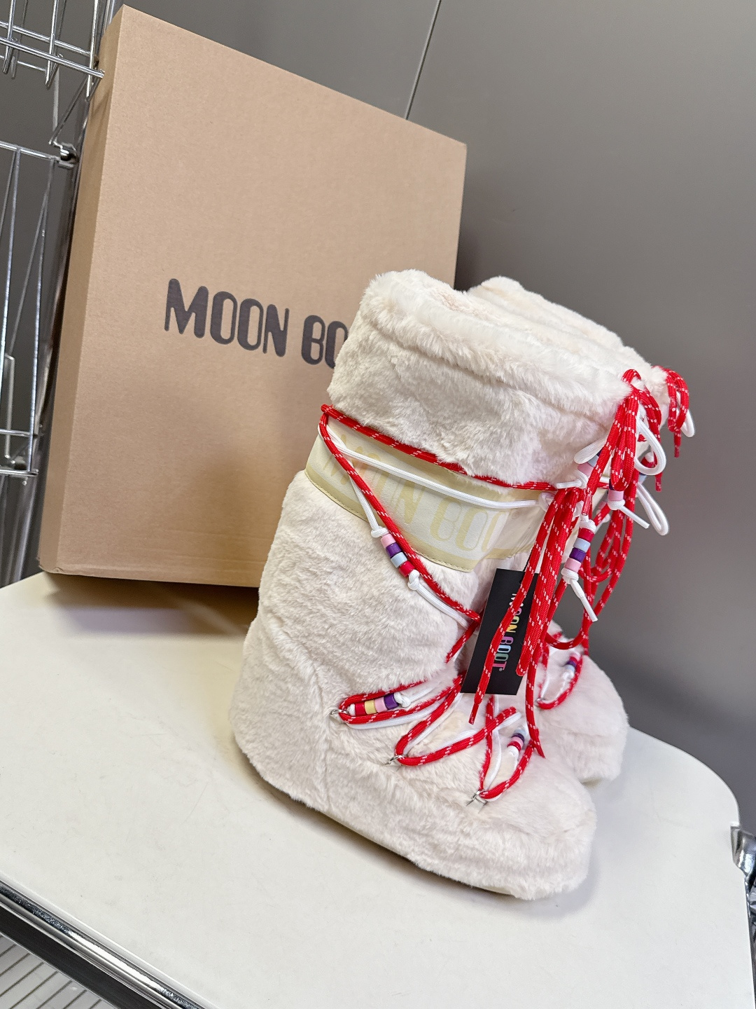 Moon Boot 秋冬最新款雪地靴 丑萌滑雪鞋超多明星网红种草 秋冬滑雪必备款 现在有一款更另类的雪地