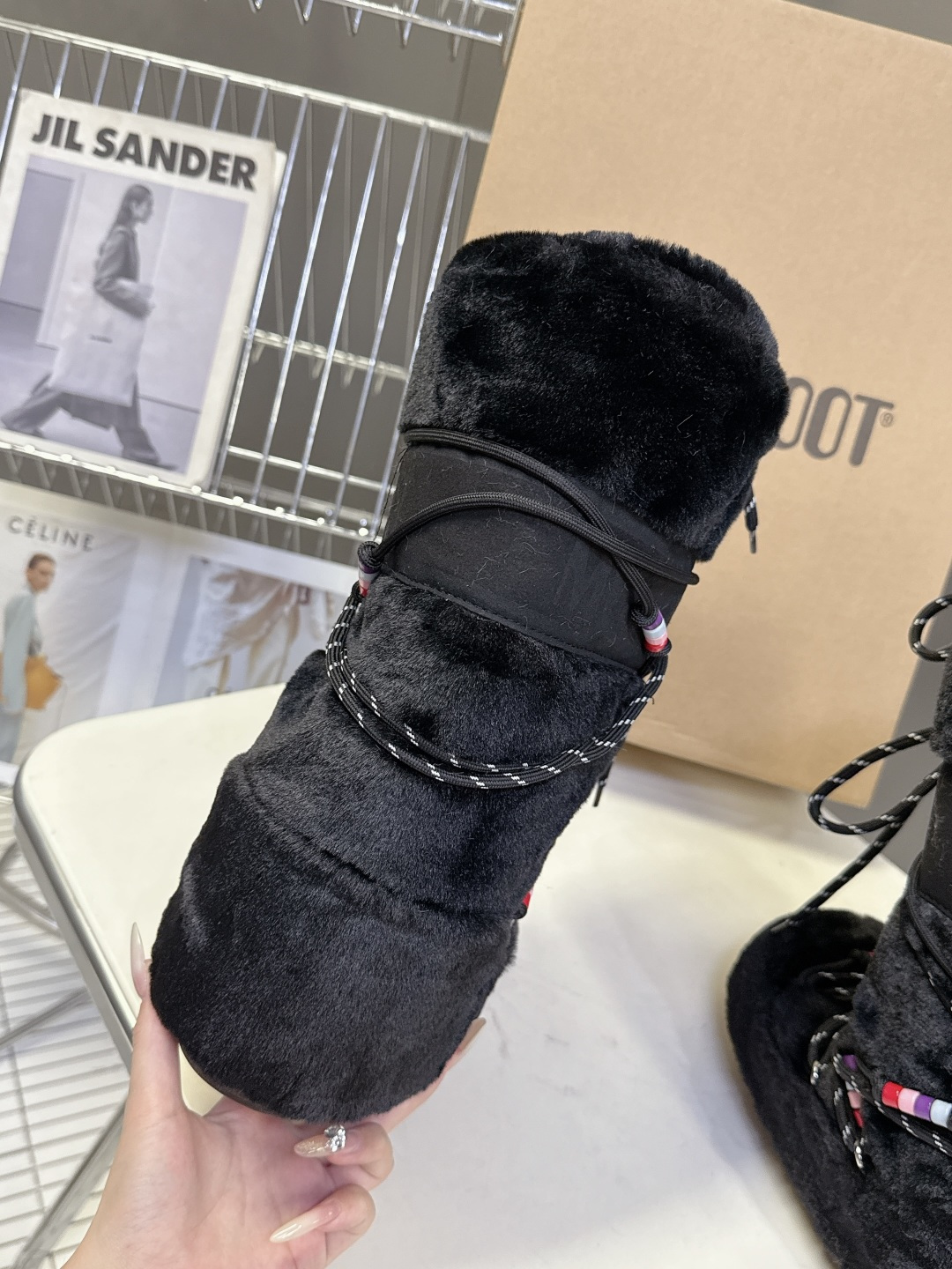 Moon Boot 秋冬最新款雪地靴 丑萌滑雪鞋超多明星网红种草 秋冬滑雪必备款 现在有一款更另类的雪地