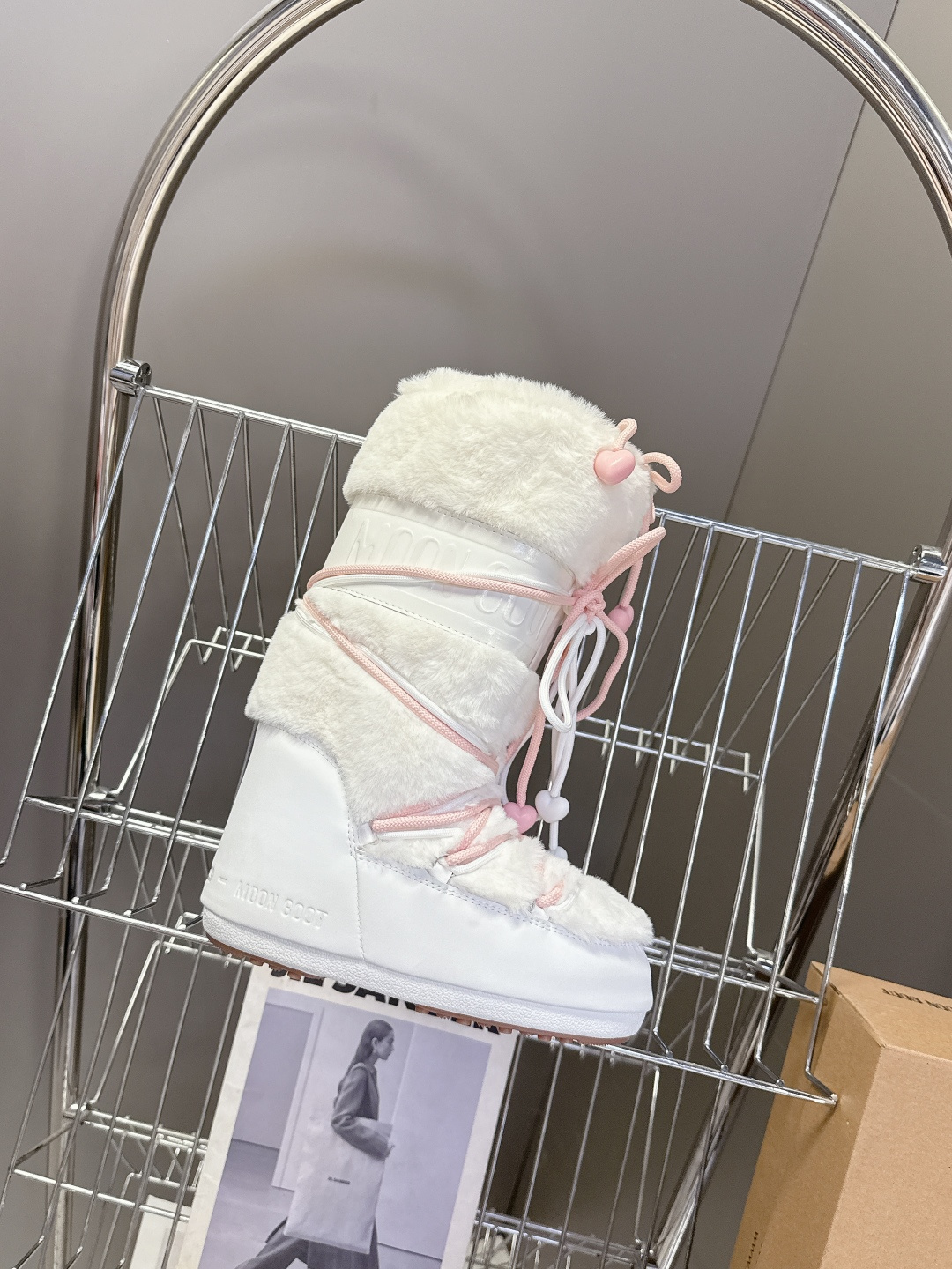 Moon Boot 秋冬最新款雪地靴 丑萌滑雪鞋超多明星网红种草 秋冬滑雪必备款 现在有一款更另类的雪地