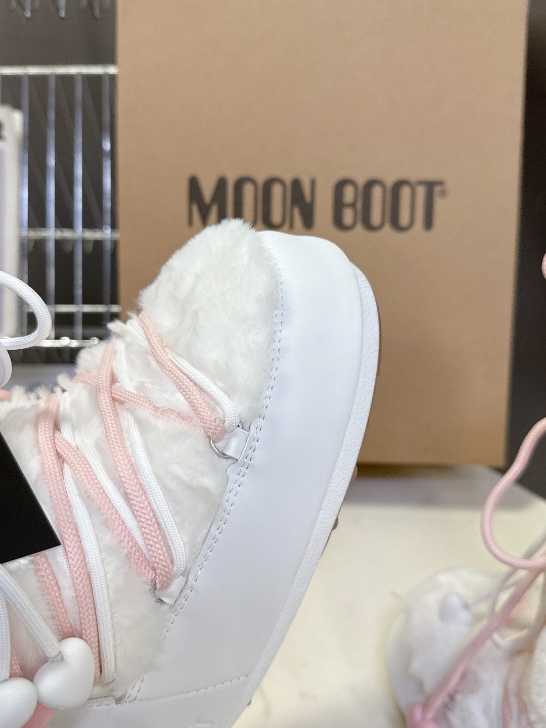 Moon Boot 秋冬最新款雪地靴 丑萌滑雪鞋超多明星网红种草 秋冬滑雪必备款 现在有一款更另类的雪地