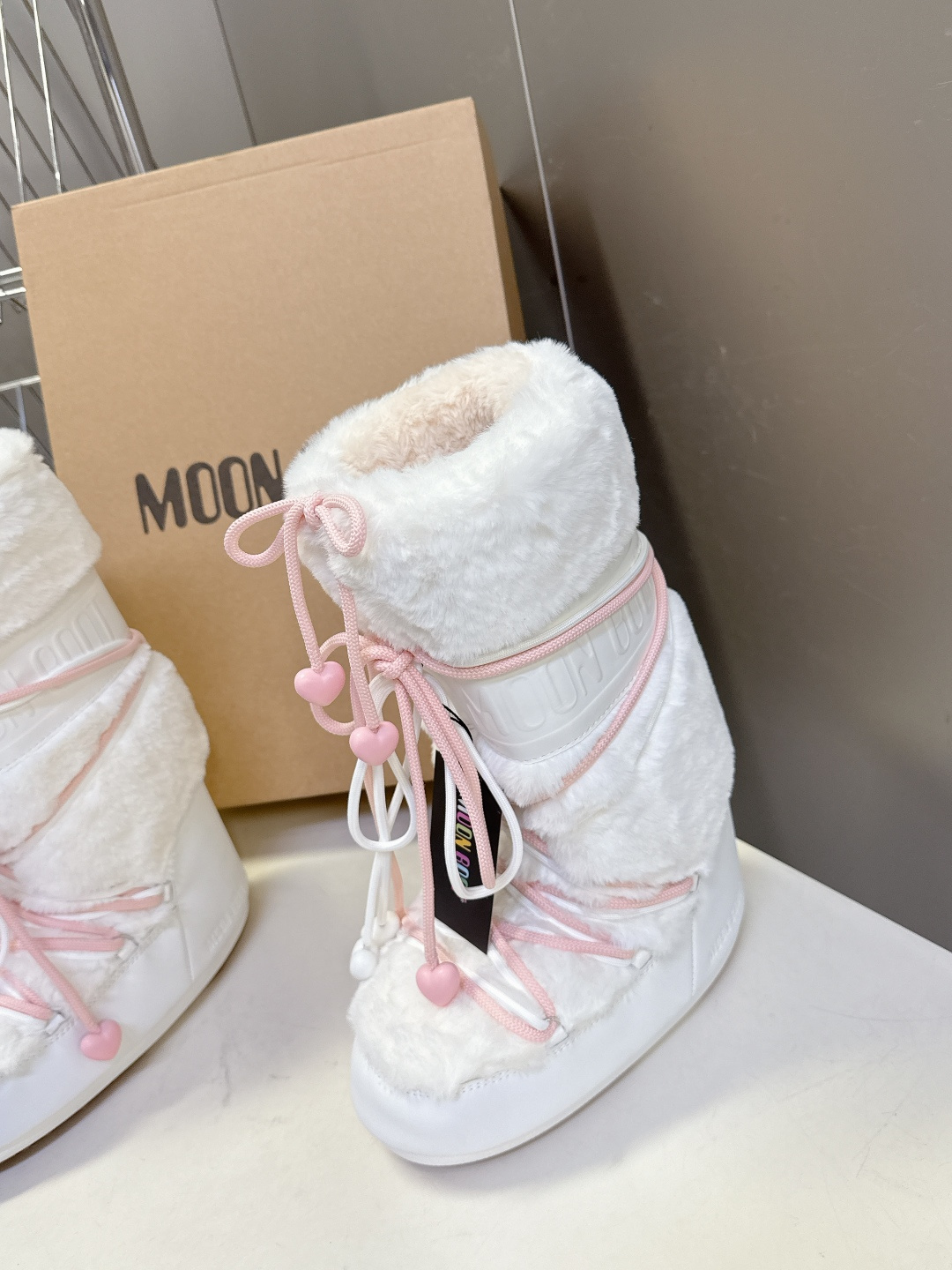 Moon Boot 秋冬最新款雪地靴 丑萌滑雪鞋超多明星网红种草 秋冬滑雪必备款 现在有一款更另类的雪地