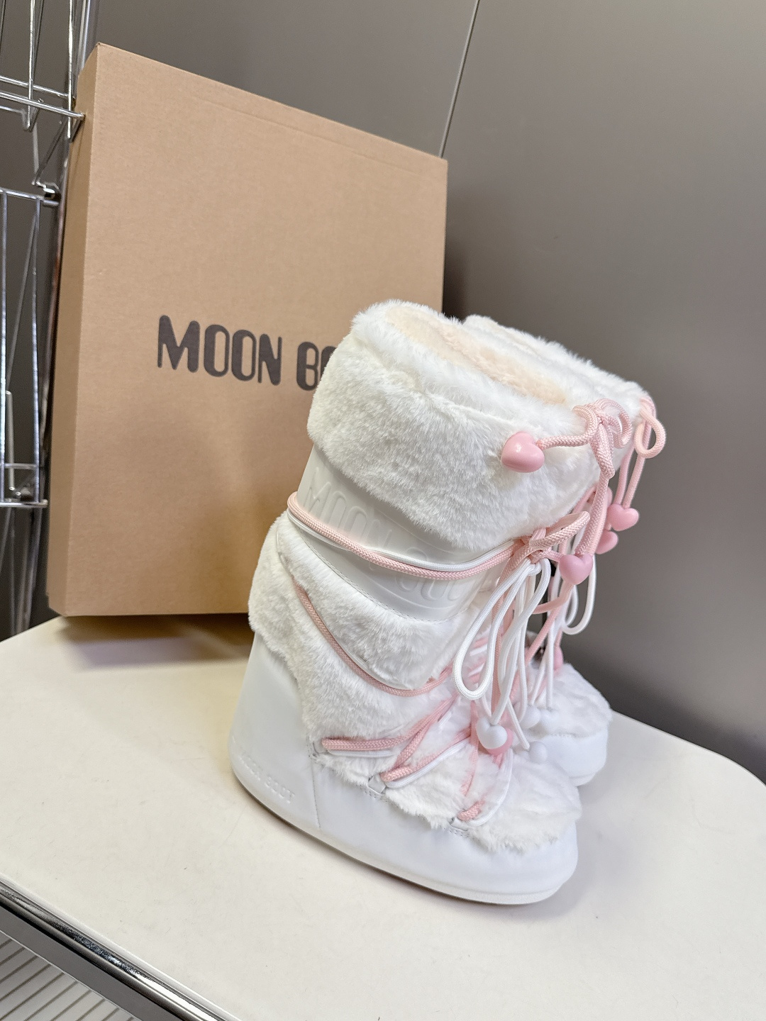 Moon Boot 秋冬最新款雪地靴 丑萌滑雪鞋超多明星网红种草 秋冬滑雪必备款 现在有一款更另类的雪地