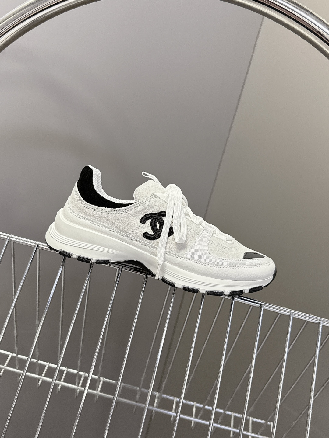 CHANEL香奈儿最新款双C休闲鞋 运动鞋 超多明星时尚博主种草 超级推荐这一季的运动鞋真的绝美啊 实在