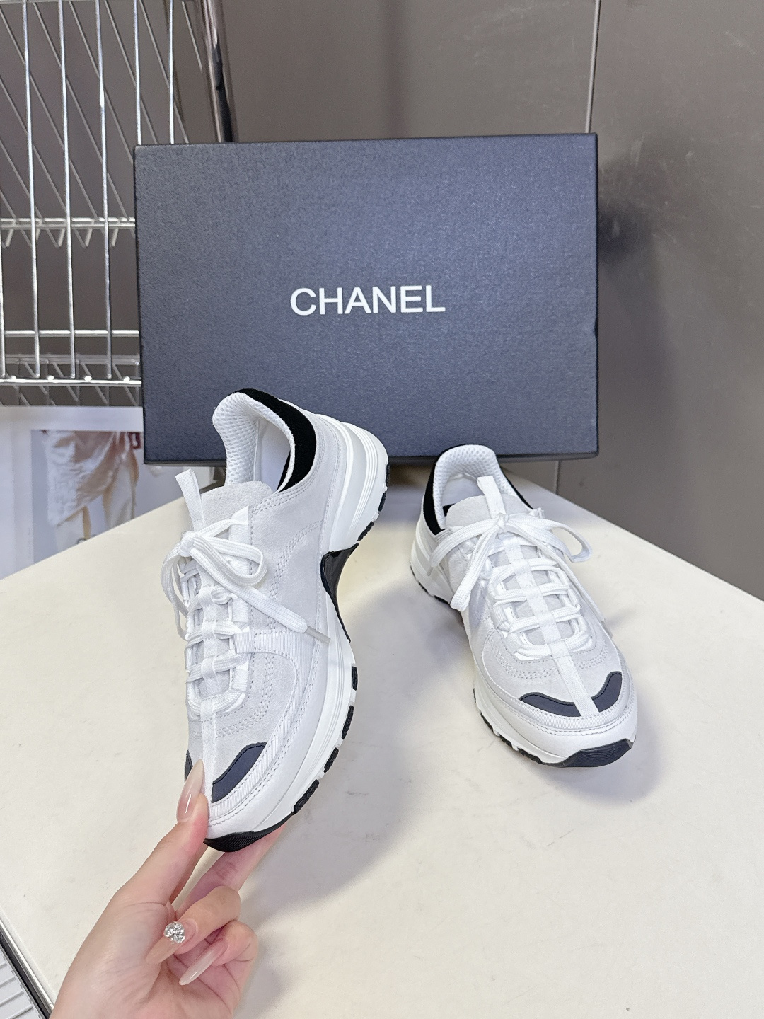 CHANEL香奈儿最新款双C休闲鞋 运动鞋 超多明星时尚博主种草 超级推荐这一季的运动鞋真的绝美啊 实在