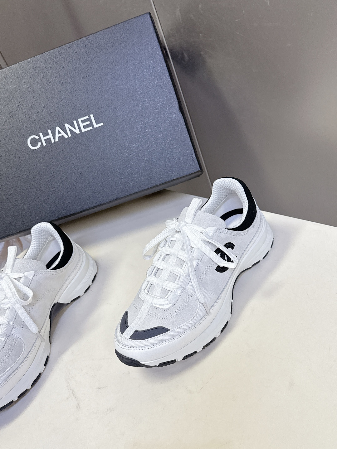 CHANEL香奈儿最新款双C休闲鞋 运动鞋 超多明星时尚博主种草 超级推荐这一季的运动鞋真的绝美啊 实在