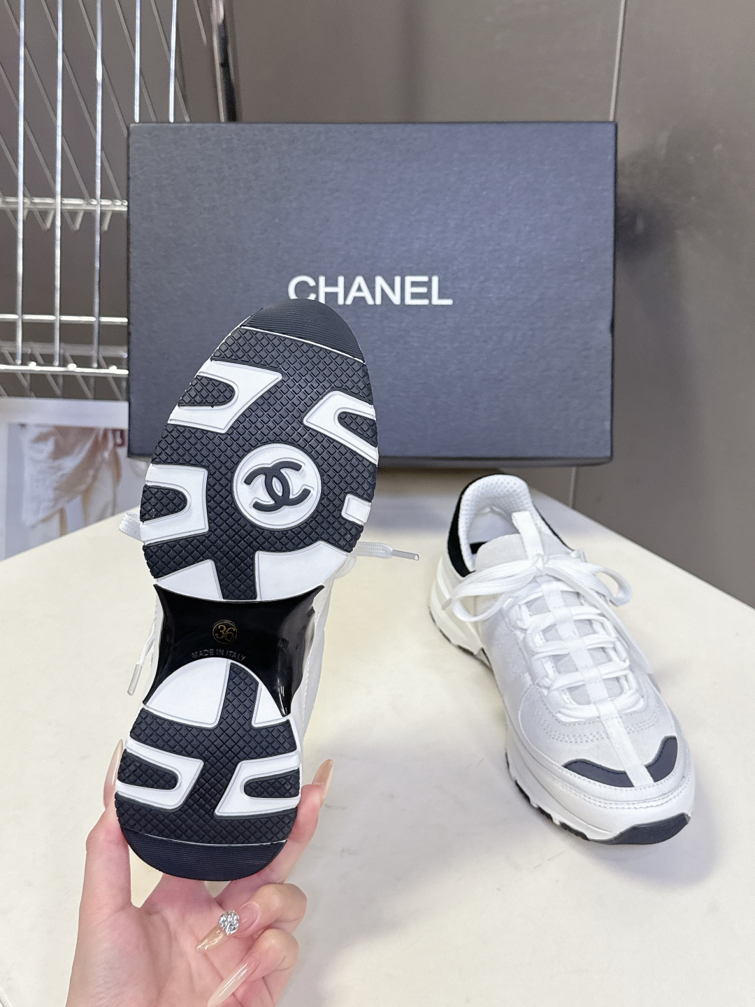 CHANEL香奈儿最新款双C休闲鞋 运动鞋 超多明星时尚博主种草 超级推荐这一季的运动鞋真的绝美啊 实在