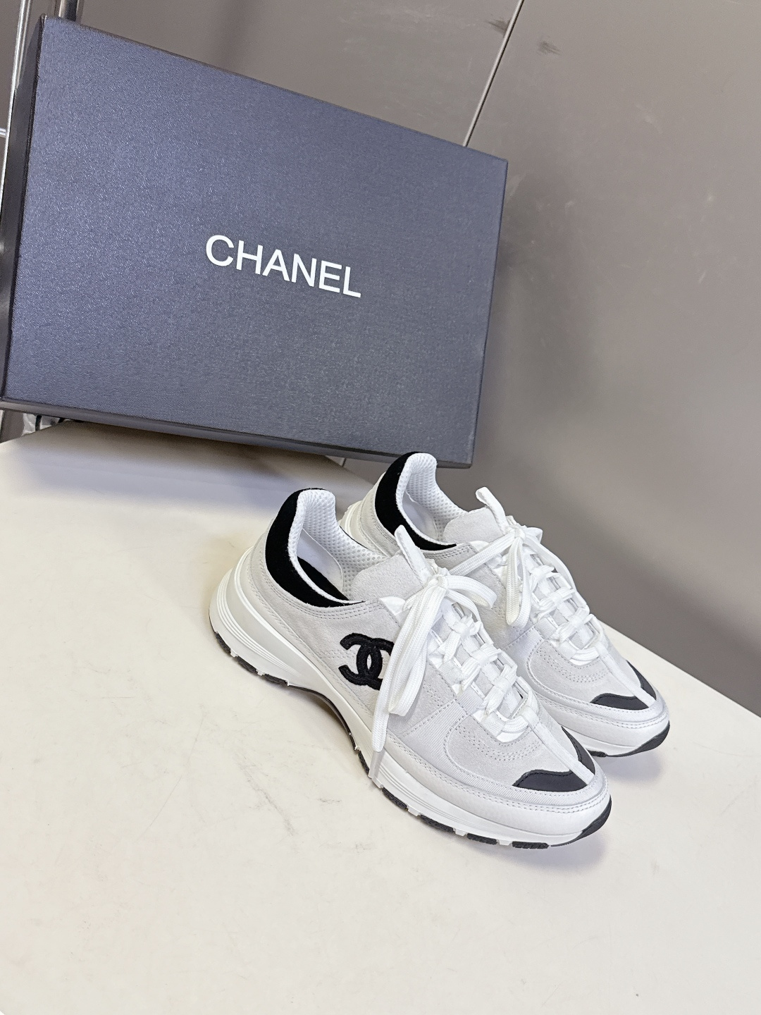 CHANEL香奈儿最新款双C休闲鞋 运动鞋 超多明星时尚博主种草 超级推荐这一季的运动鞋真的绝美啊 实在