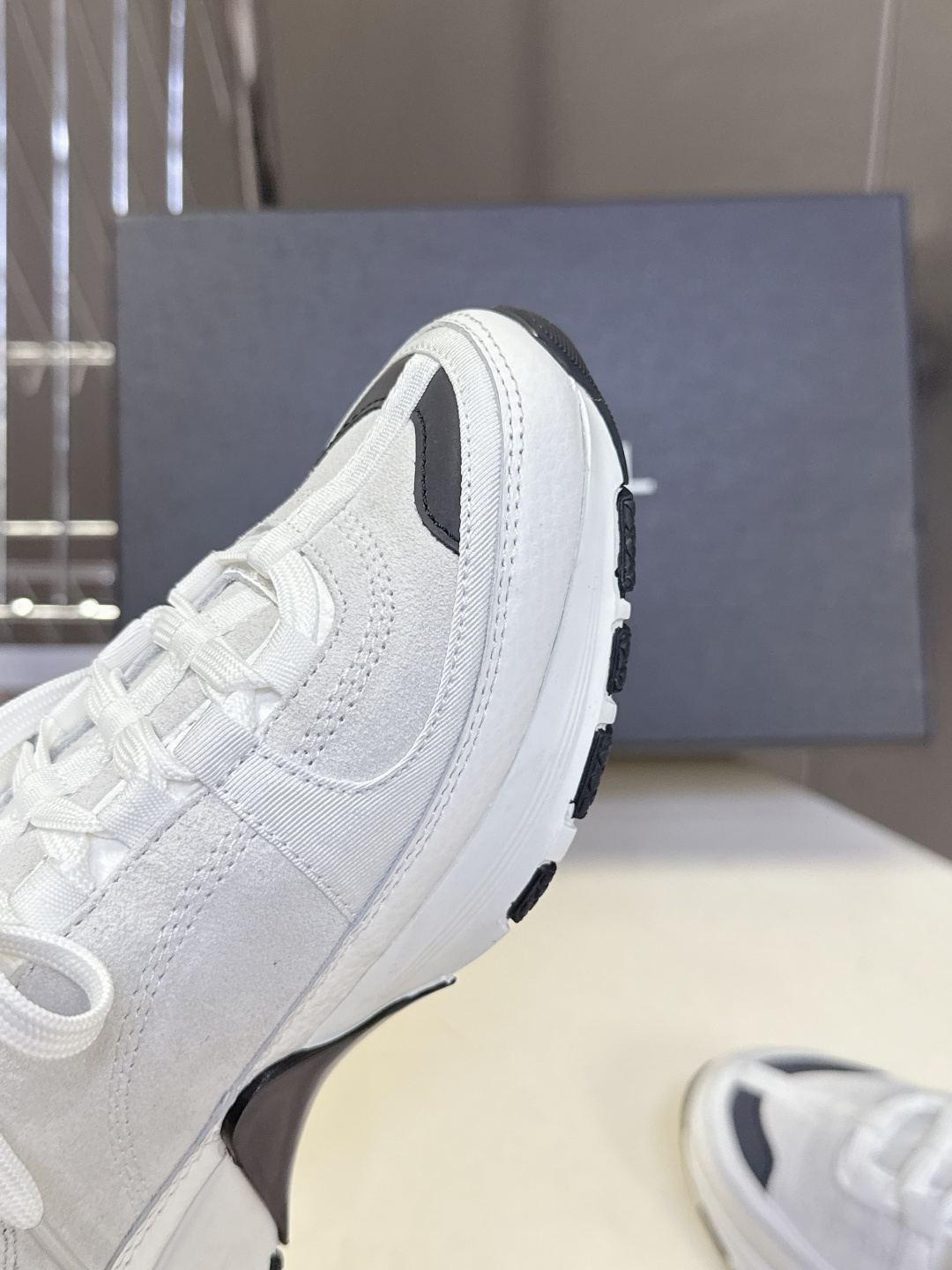 CHANEL香奈儿最新款双C休闲鞋 运动鞋 超多明星时尚博主种草 超级推荐这一季的运动鞋真的绝美啊 实在