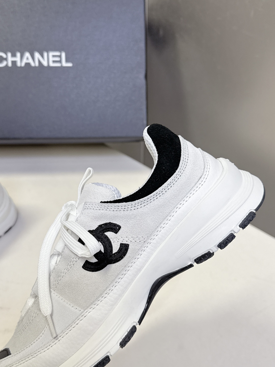 CHANEL香奈儿最新款双C休闲鞋 运动鞋 超多明星时尚博主种草 超级推荐这一季的运动鞋真的绝美啊 实在
