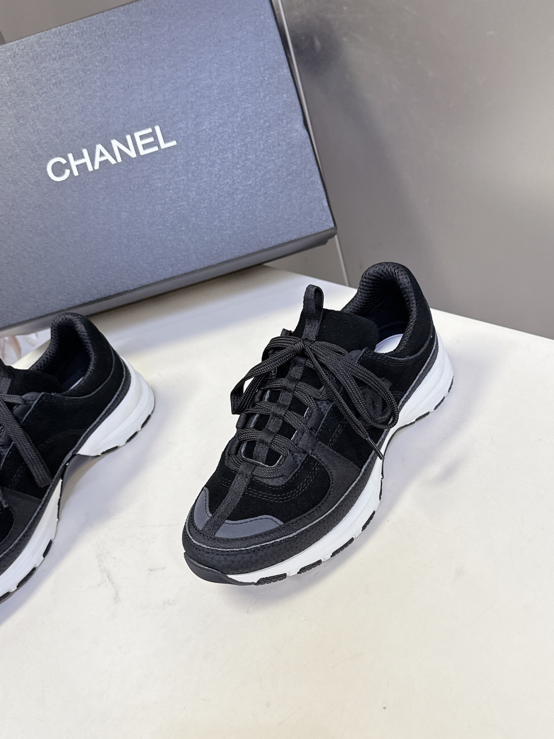 CHANEL香奈儿最新款双C休闲鞋 运动鞋 超多明星时尚博主种草 超级推荐这一季的运动鞋真的绝美啊 实在