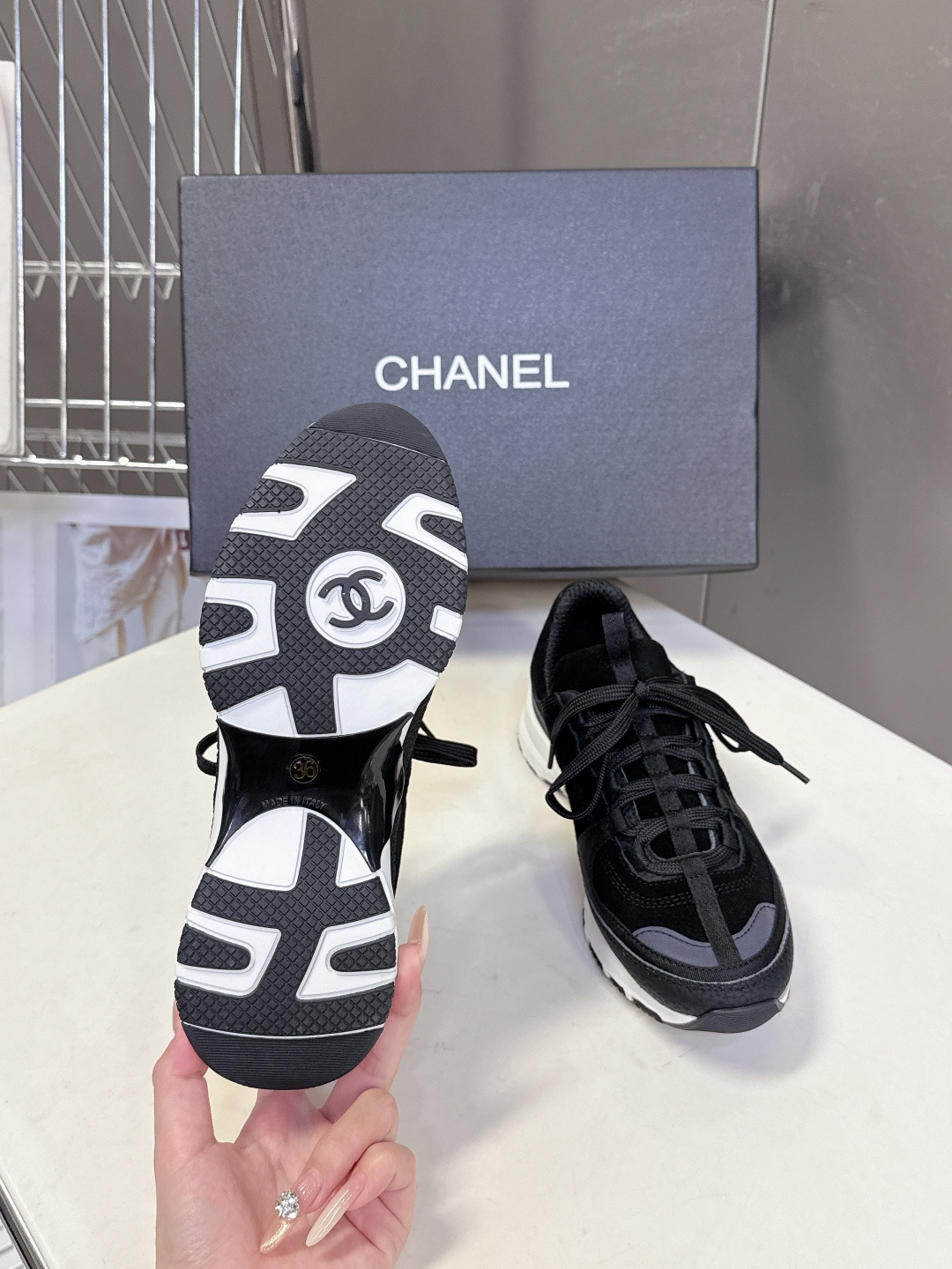 CHANEL香奈儿最新款双C休闲鞋 运动鞋 超多明星时尚博主种草 超级推荐这一季的运动鞋真的绝美啊 实在