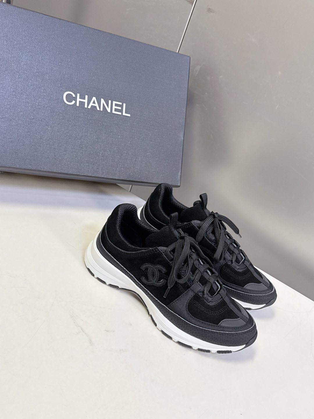 CHANEL香奈儿最新款双C休闲鞋 运动鞋 超多明星时尚博主种草 超级推荐这一季的运动鞋真的绝美啊 实在