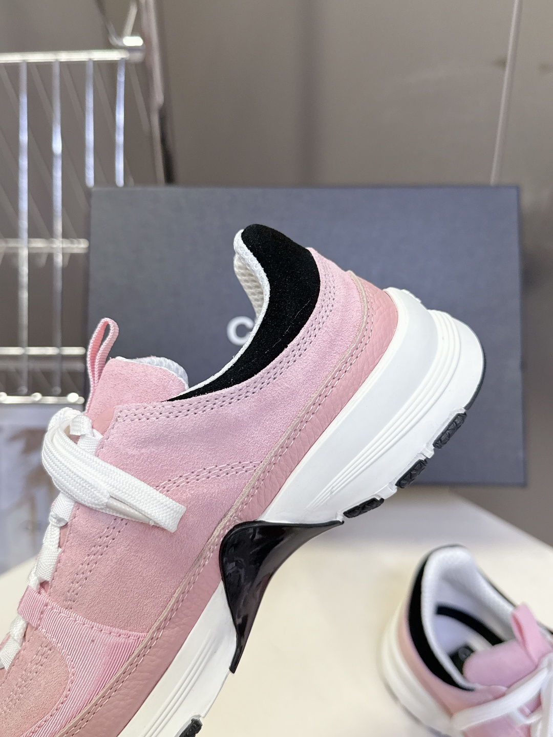 CHANEL香奈儿最新款双C休闲鞋 运动鞋 超多明星时尚博主种草 超级推荐这一季的运动鞋真的绝美啊 实在