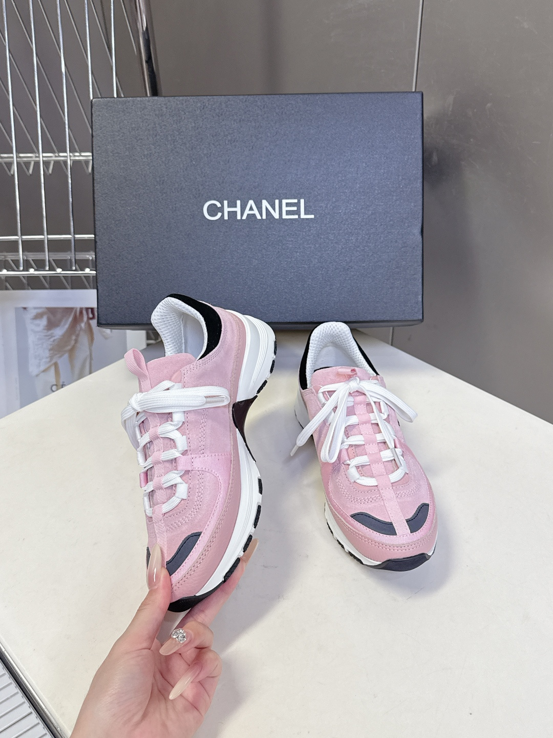 CHANEL香奈儿最新款双C休闲鞋 运动鞋 超多明星时尚博主种草 超级推荐这一季的运动鞋真的绝美啊 实在