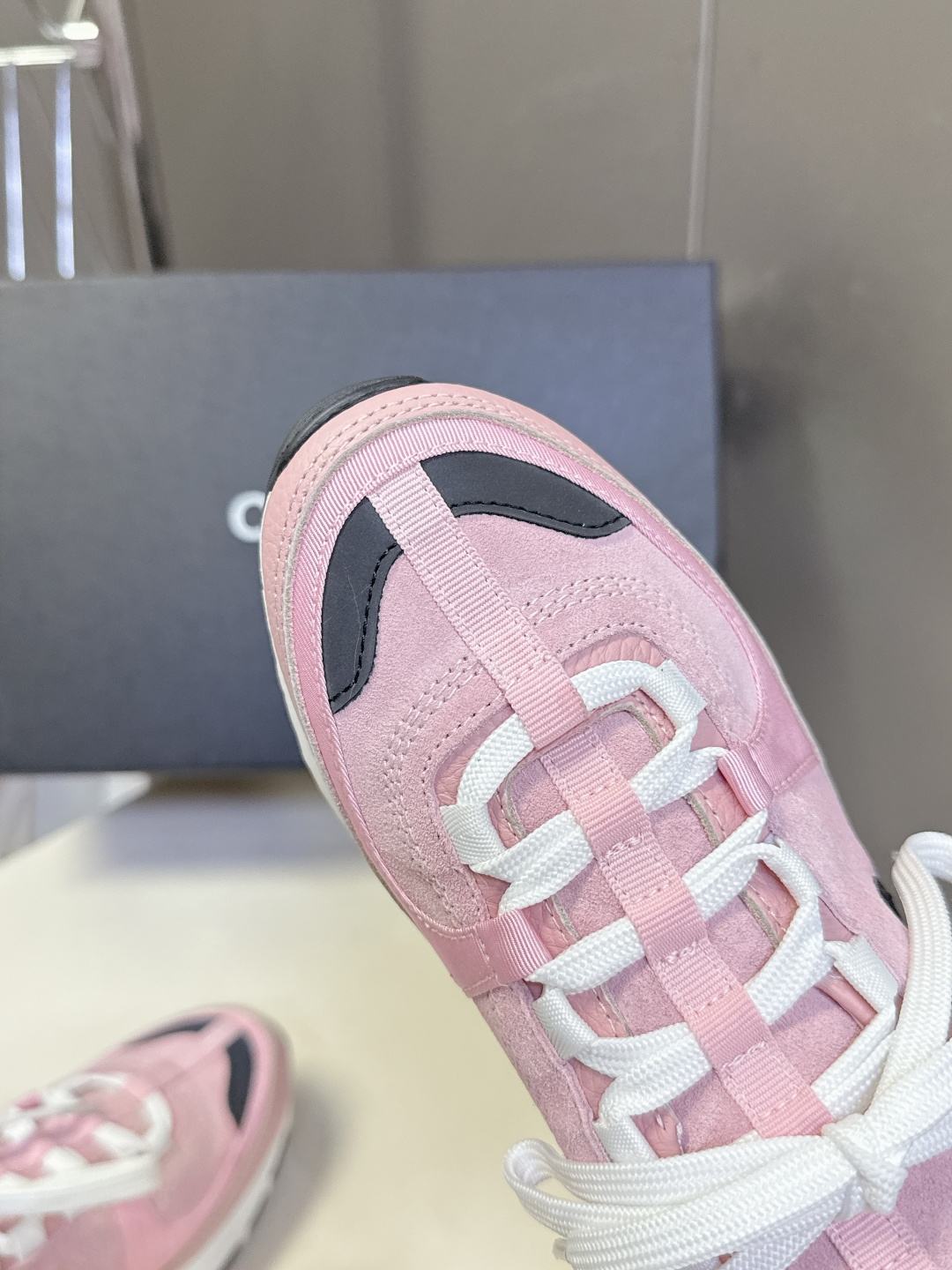 CHANEL香奈儿最新款双C休闲鞋 运动鞋 超多明星时尚博主种草 超级推荐这一季的运动鞋真的绝美啊 实在