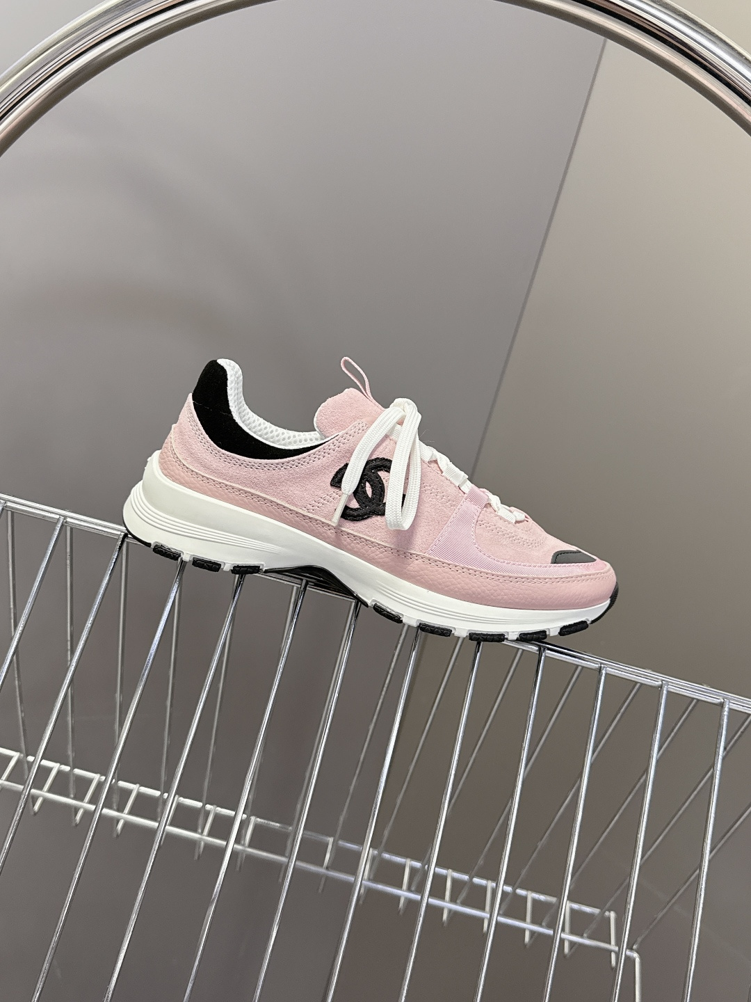 CHANEL香奈儿最新款双C休闲鞋 运动鞋 超多明星时尚博主种草 超级推荐这一季的运动鞋真的绝美啊 实在