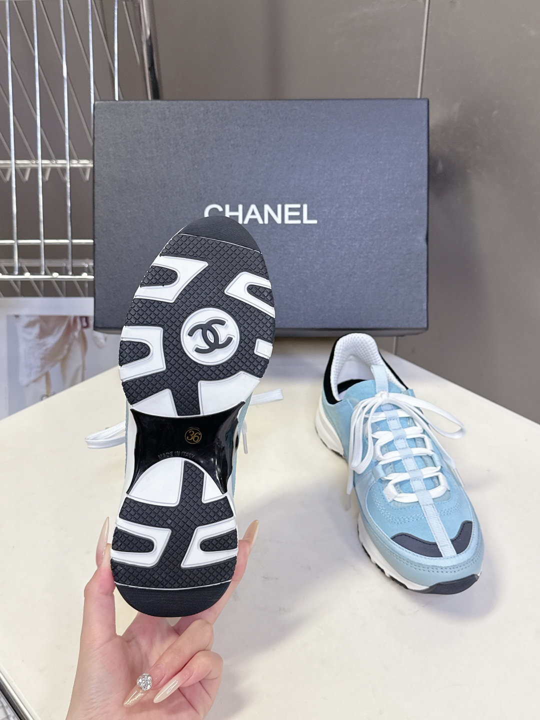 CHANEL香奈儿最新款双C休闲鞋 运动鞋 超多明星时尚博主种草 超级推荐这一季的运动鞋真的绝美啊 实在