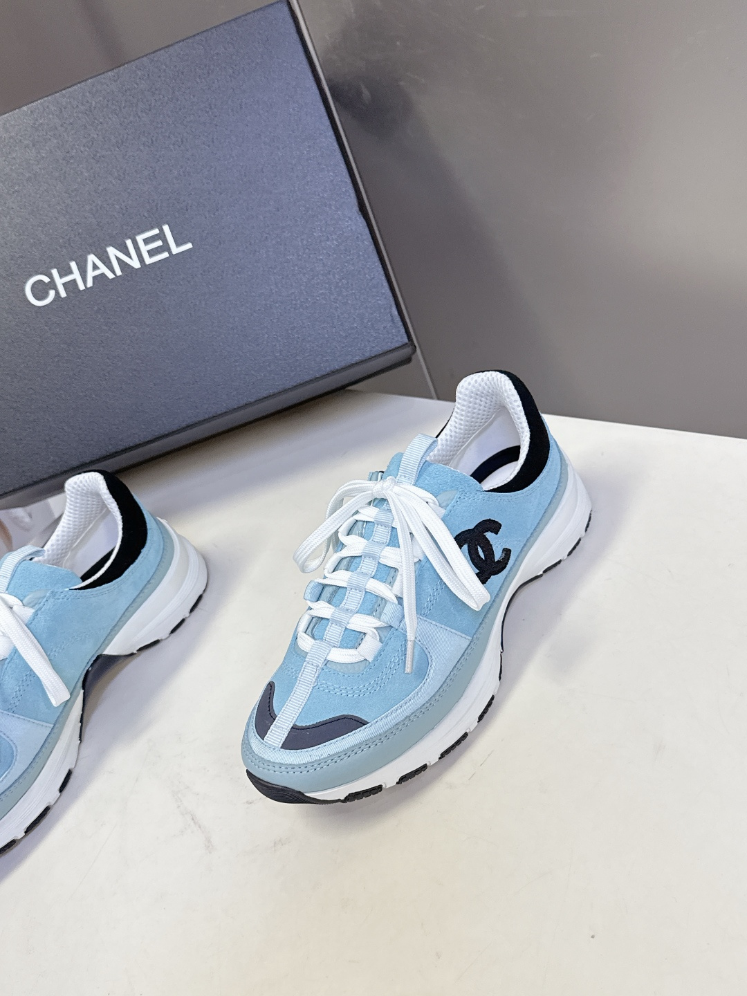 CHANEL香奈儿最新款双C休闲鞋 运动鞋 超多明星时尚博主种草 超级推荐这一季的运动鞋真的绝美啊 实在