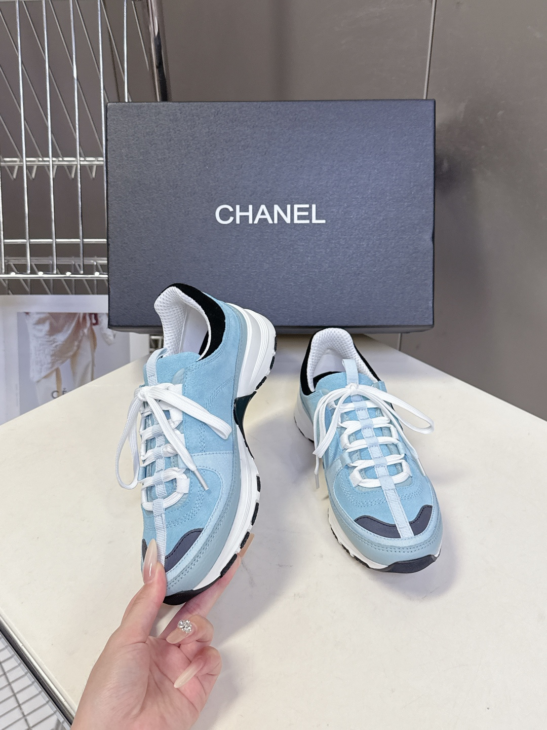 CHANEL香奈儿最新款双C休闲鞋 运动鞋 超多明星时尚博主种草 超级推荐这一季的运动鞋真的绝美啊 实在